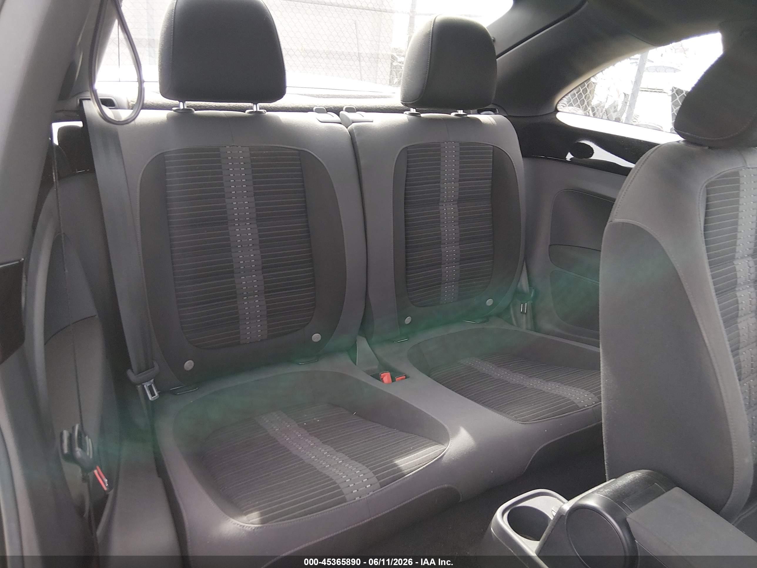 VOLKSWAGEN BEETLE image 8