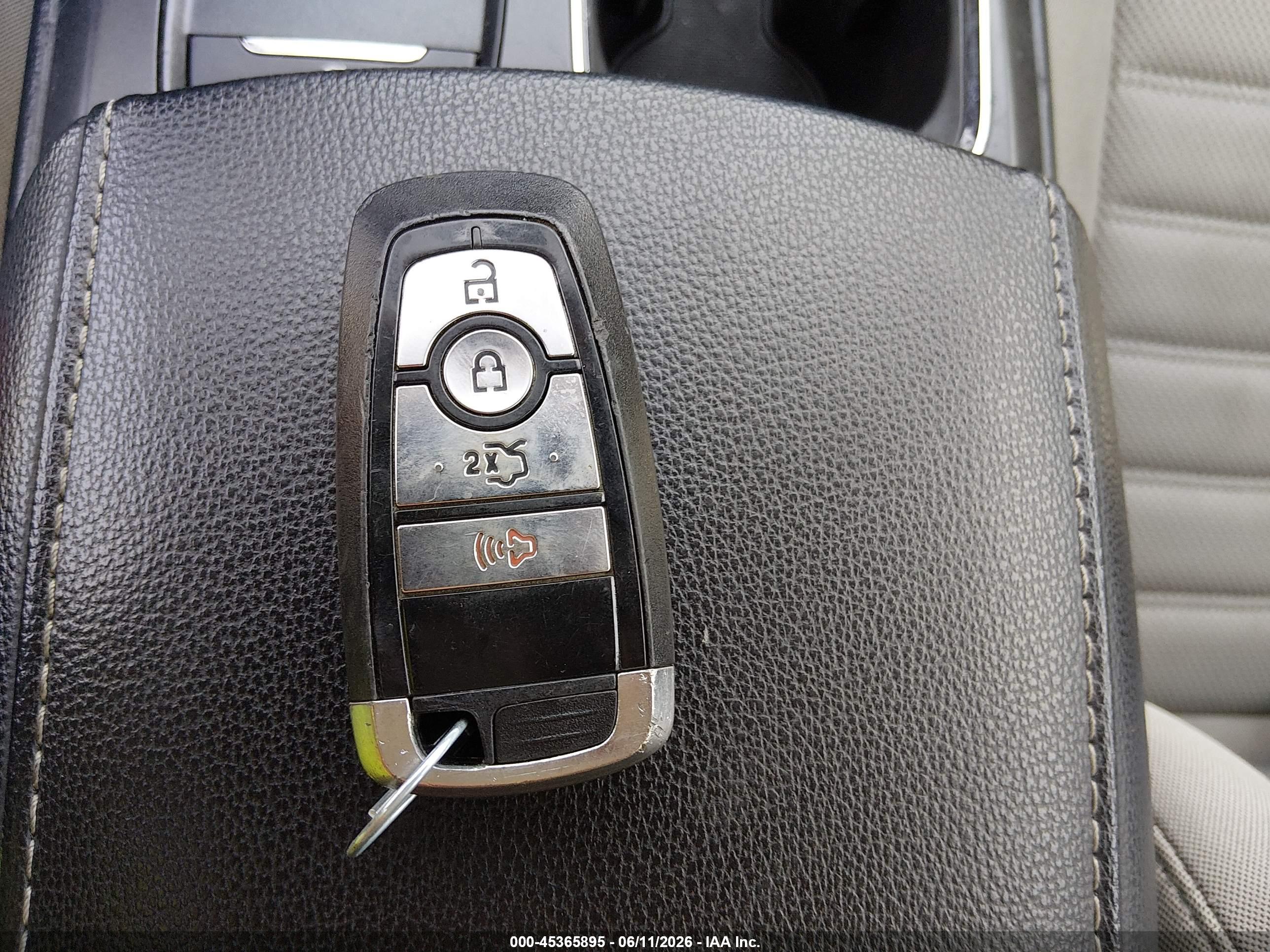 FORD FUSION image 11