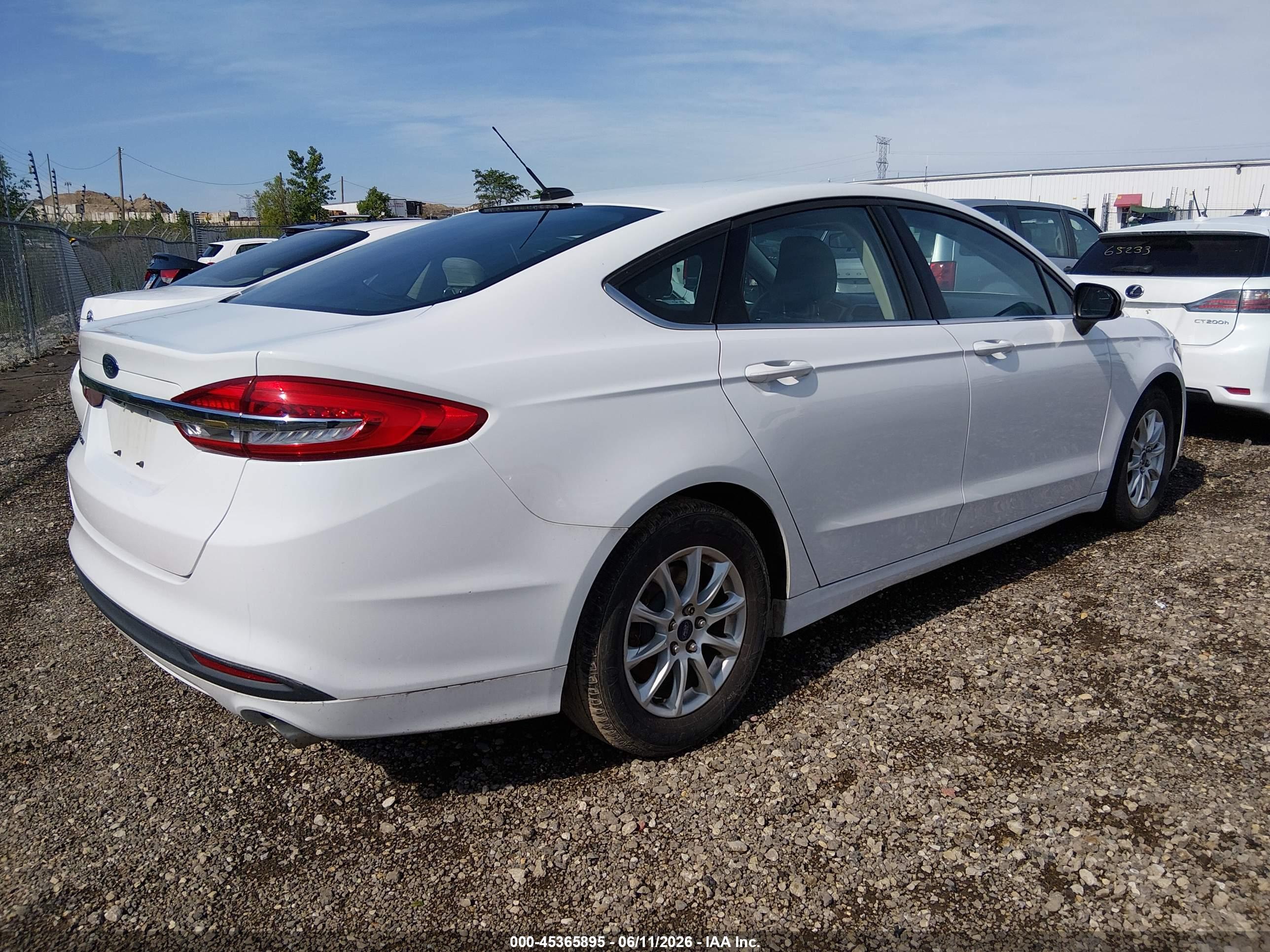 FORD FUSION image 4