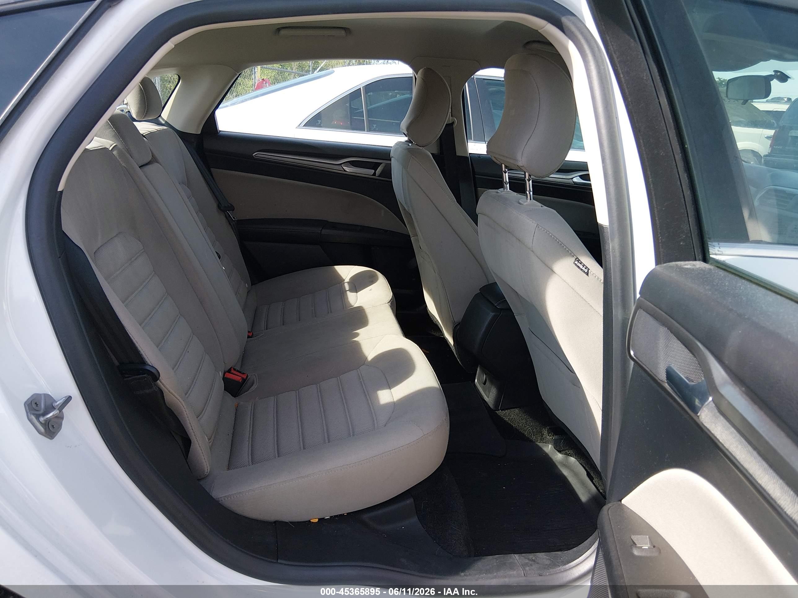 FORD FUSION image 8