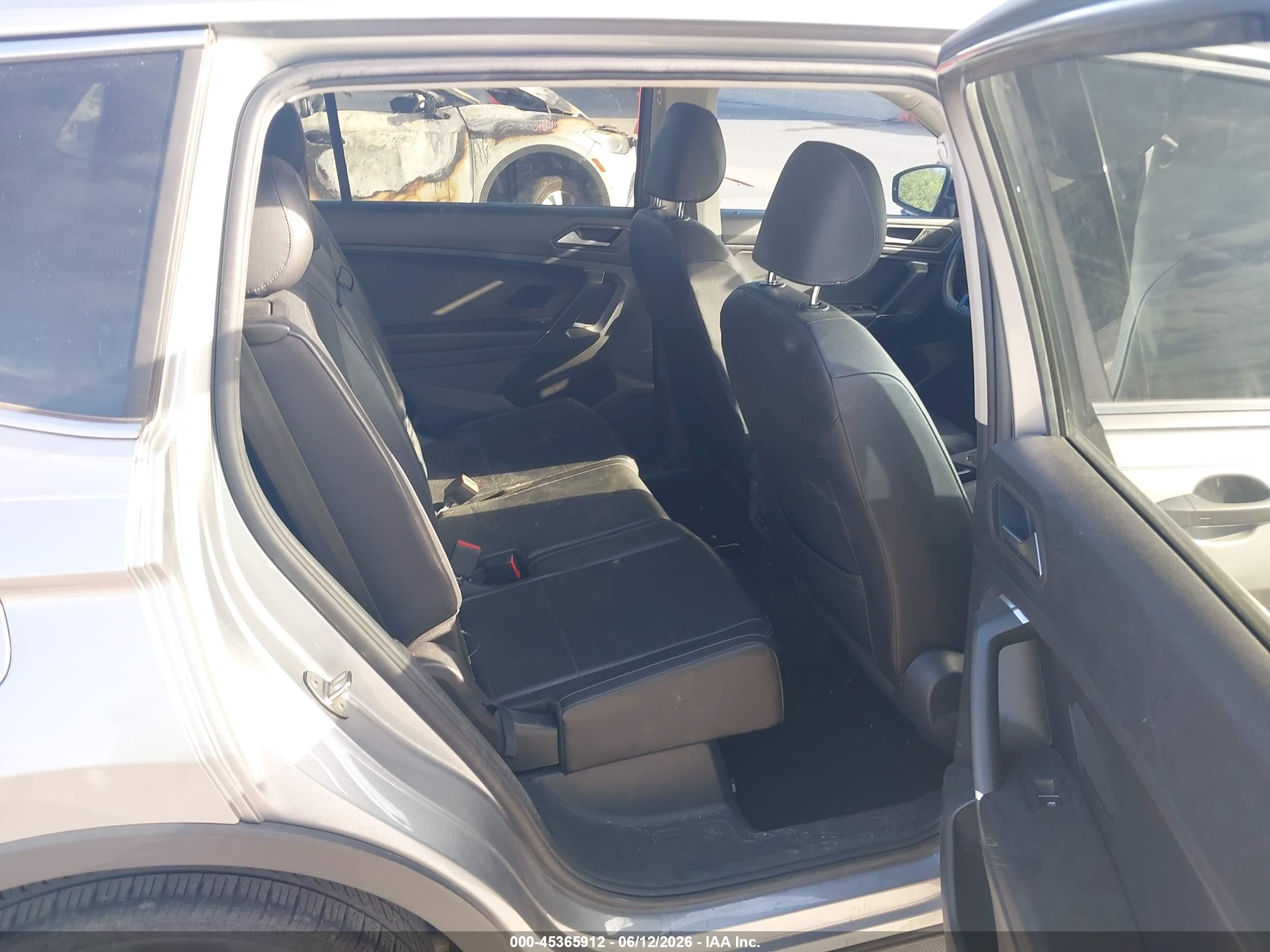 VOLKSWAGEN TIGUAN image 8