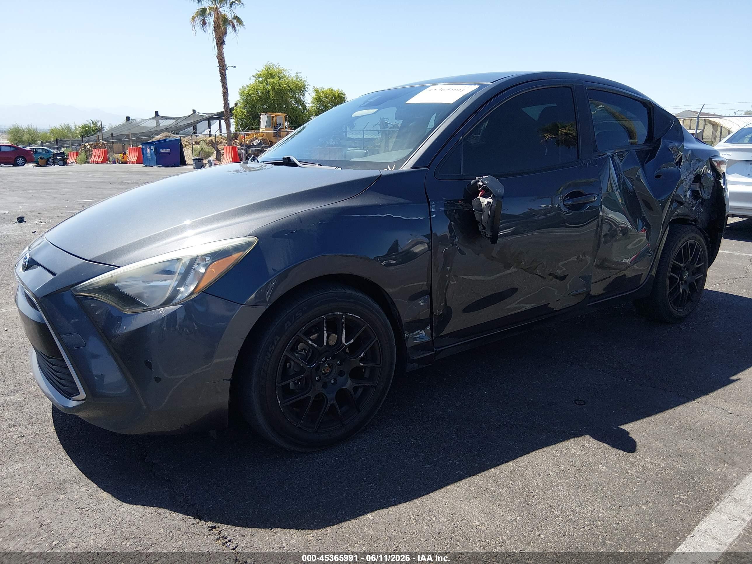 TOYOTA YARIS image 2