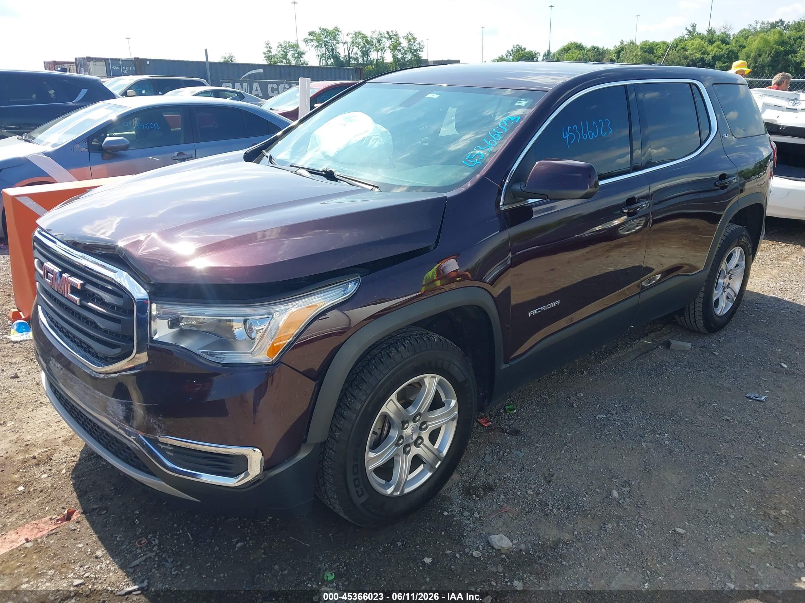 GMC ACADIA image 2
