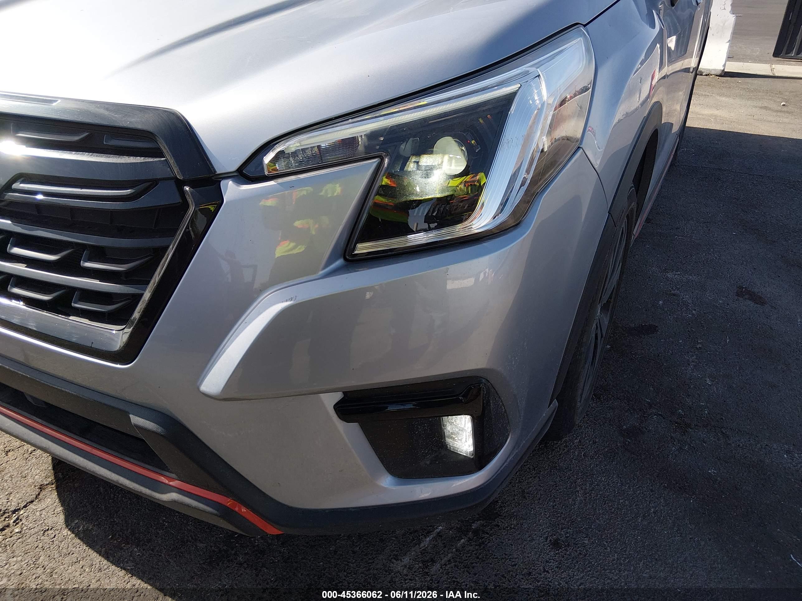 SUBARU FORESTER image 6