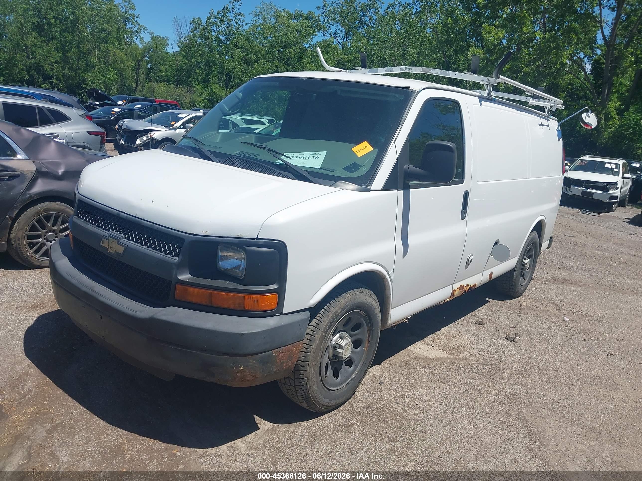 CHEVROLET EXPRESS image 2