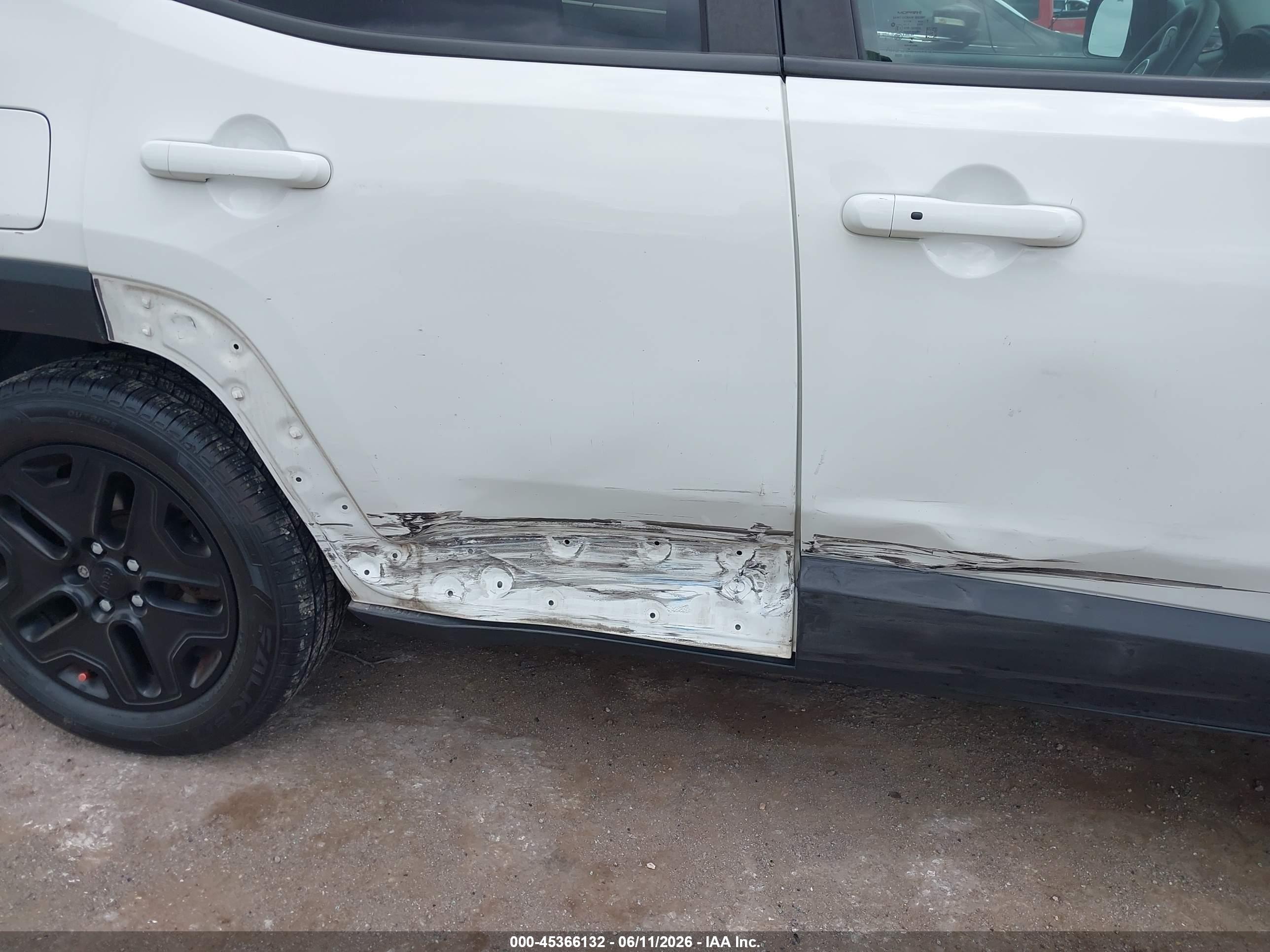 JEEP RENEGADE image 6