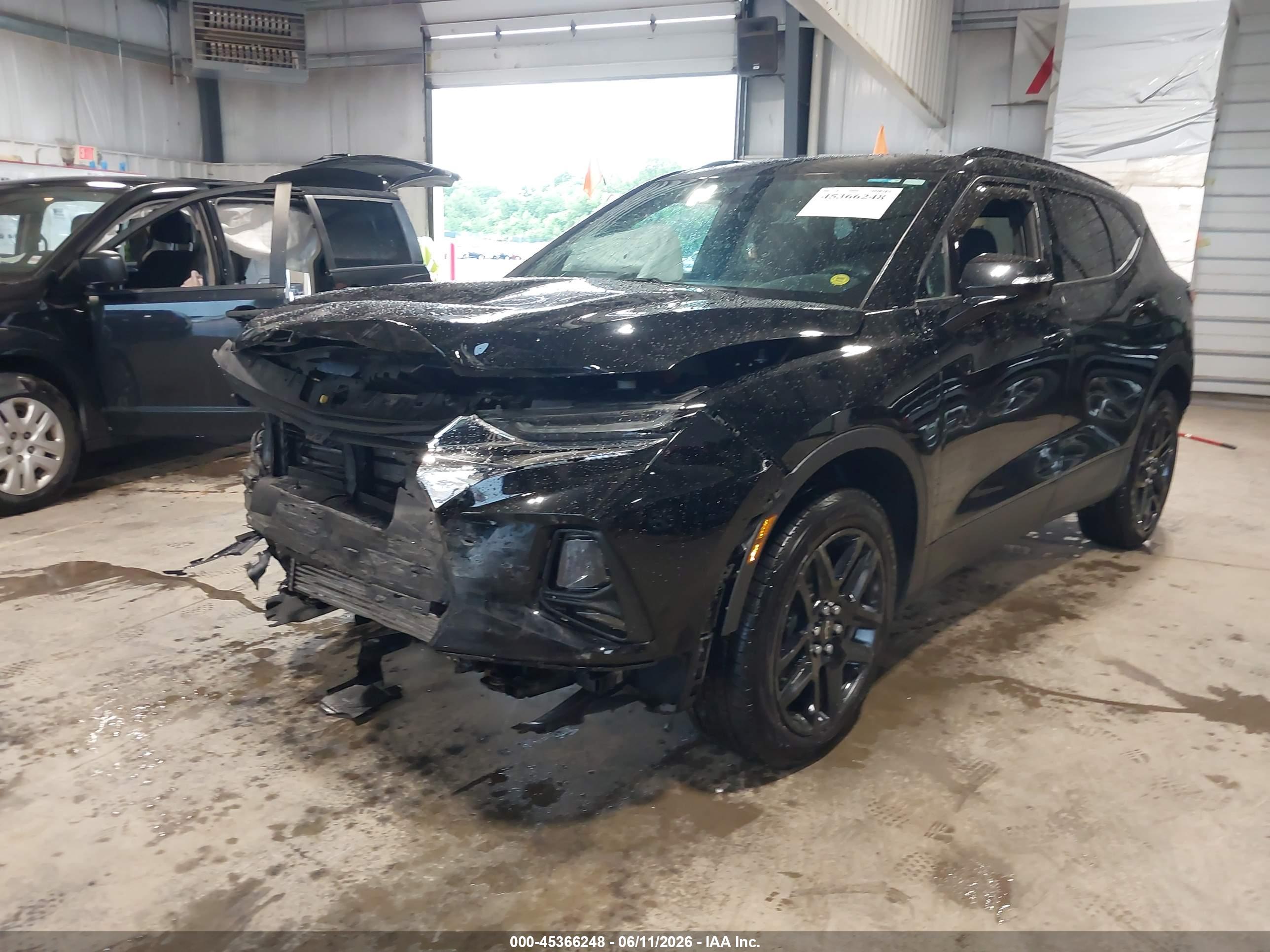 CHEVROLET BLAZER image 2