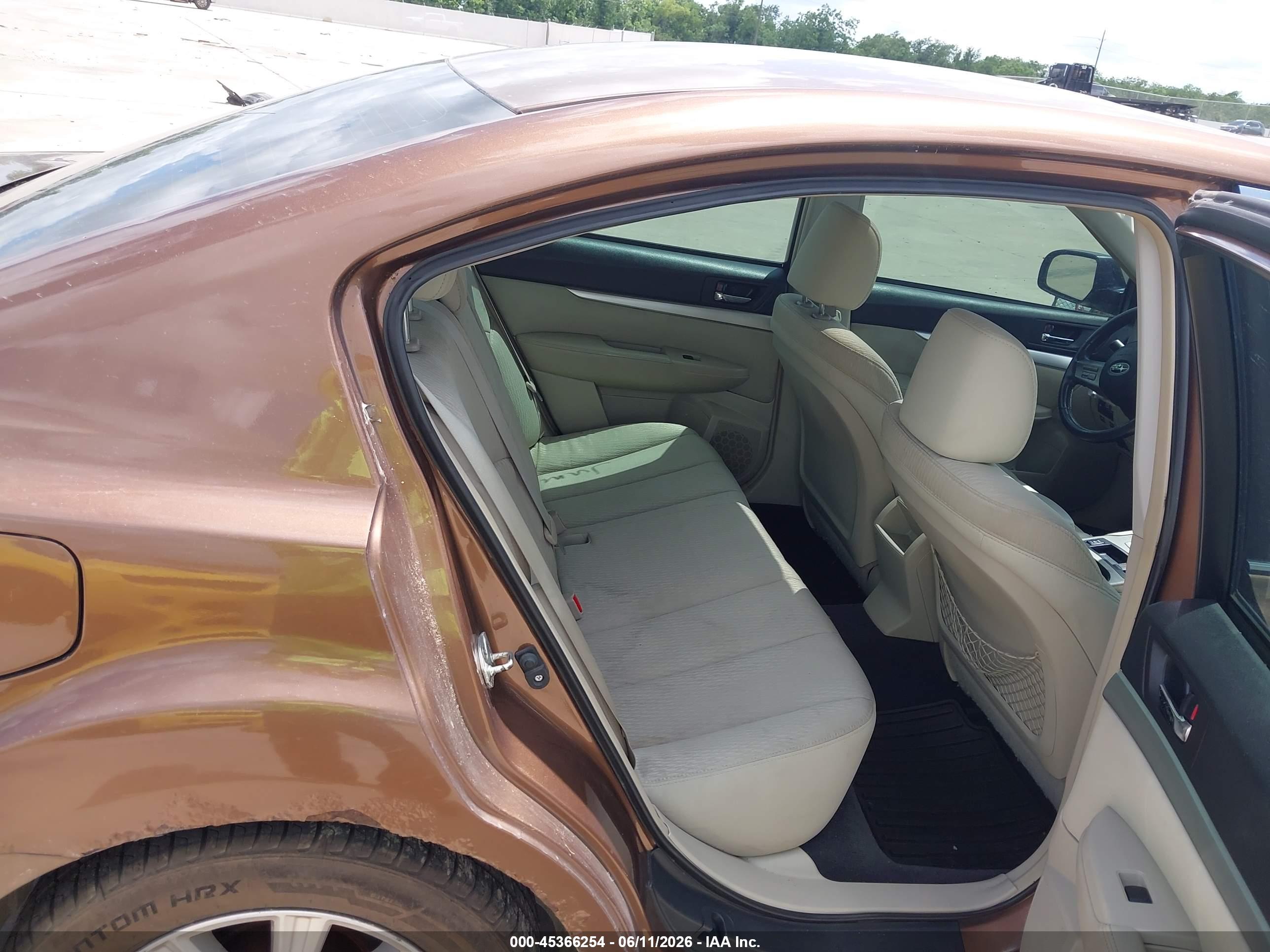 SUBARU LEGACY image 8