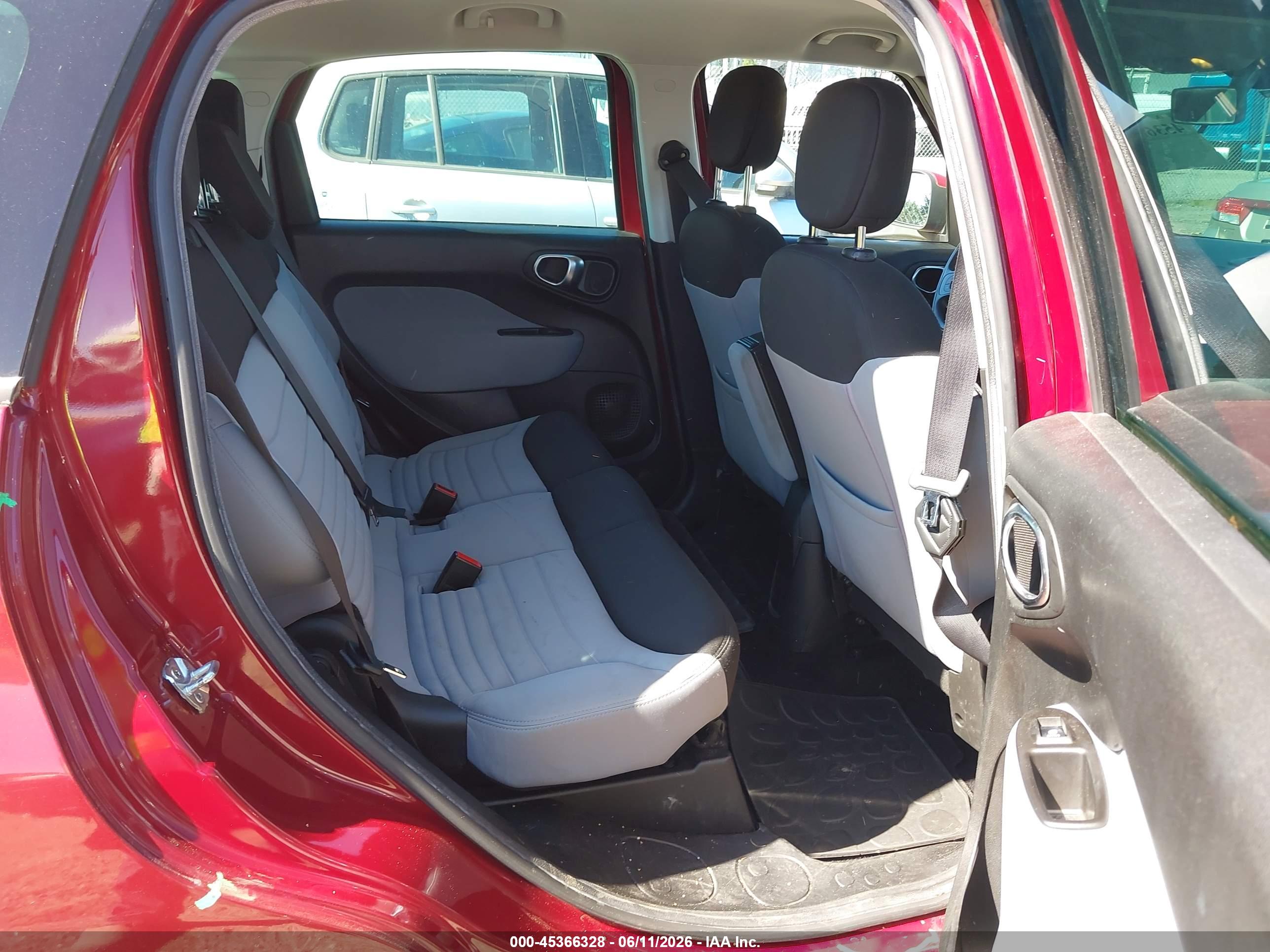 FIAT 500L image 8