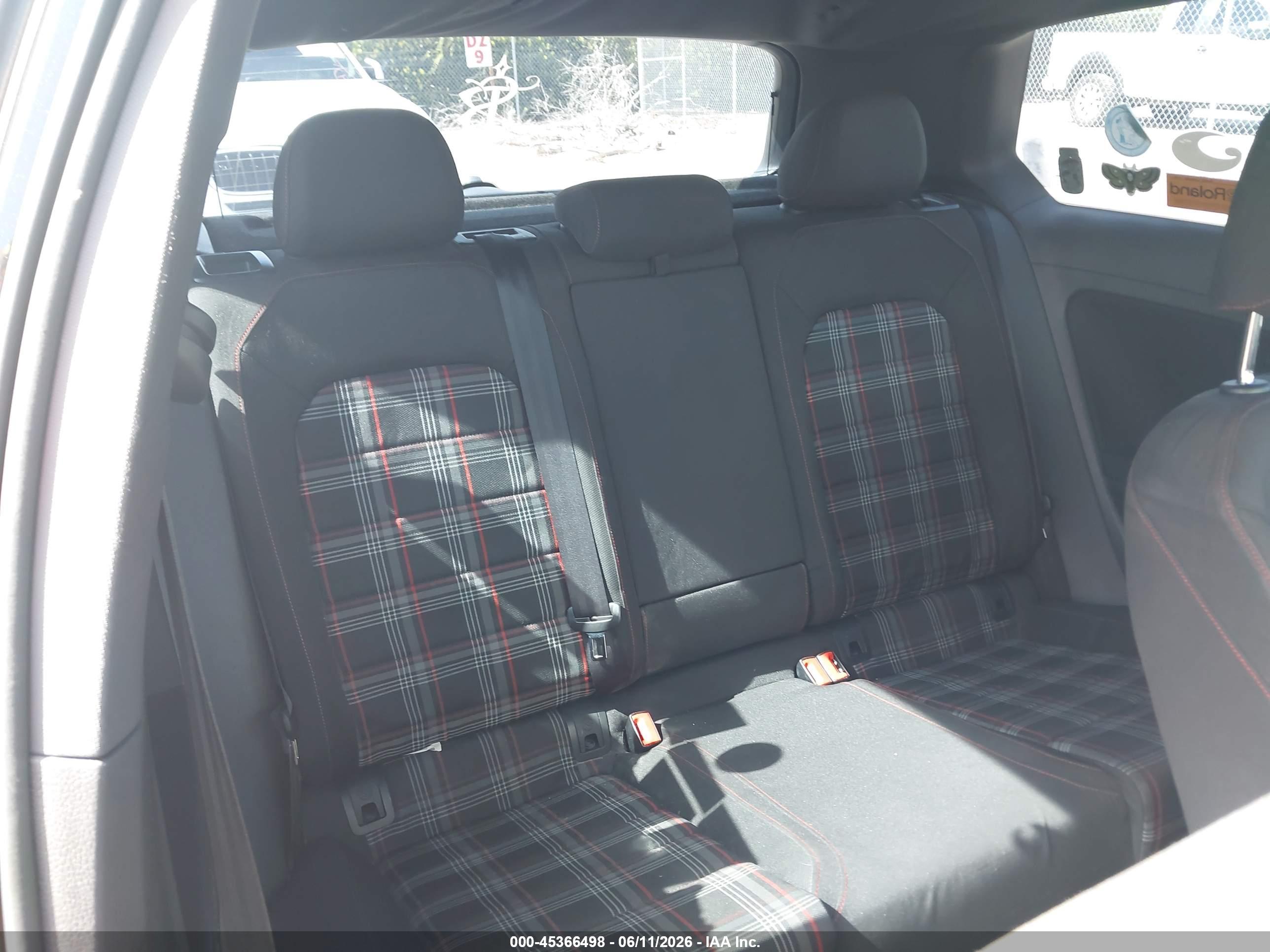 VOLKSWAGEN GOLF image 8