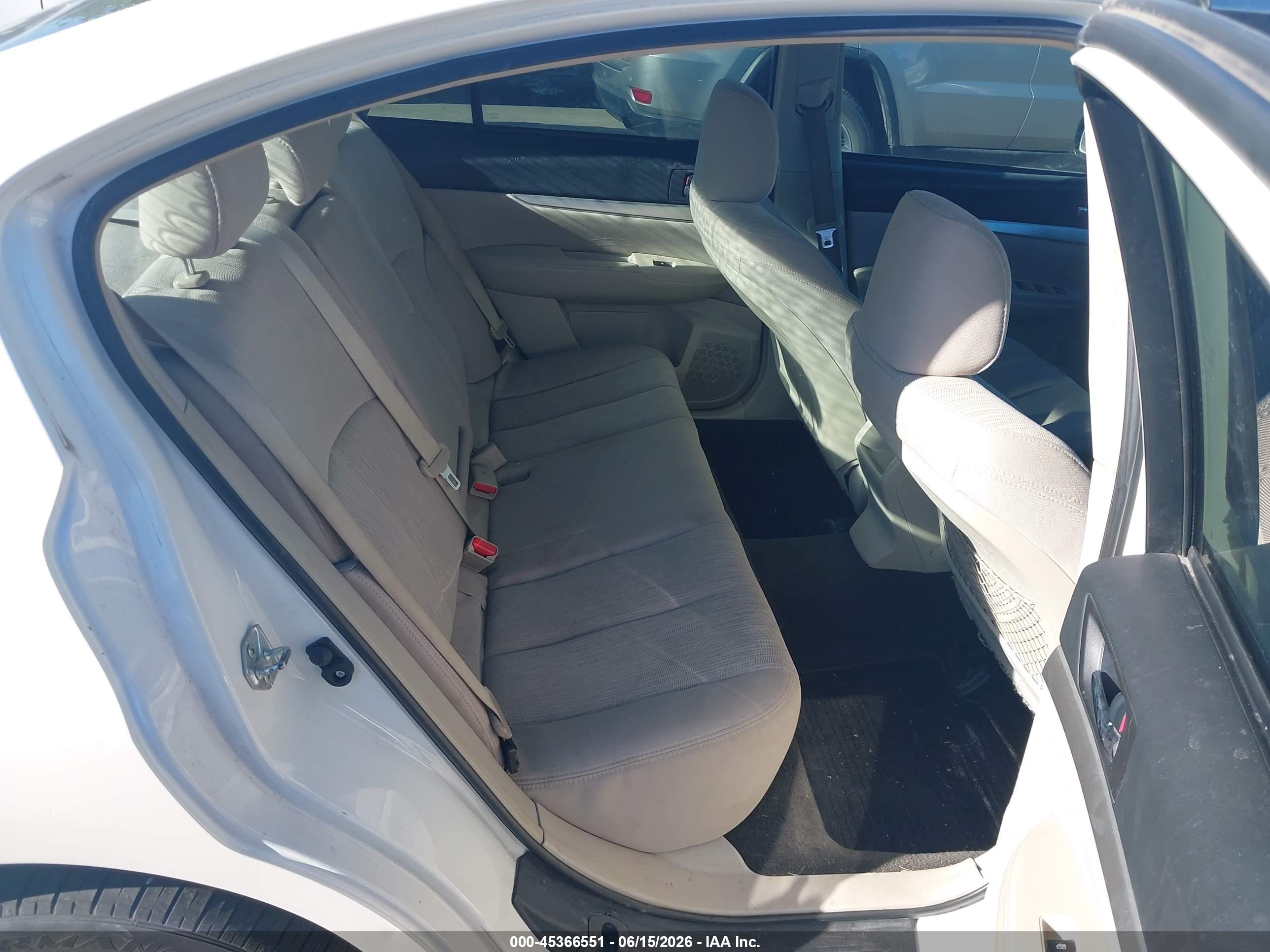 SUBARU LEGACY image 8