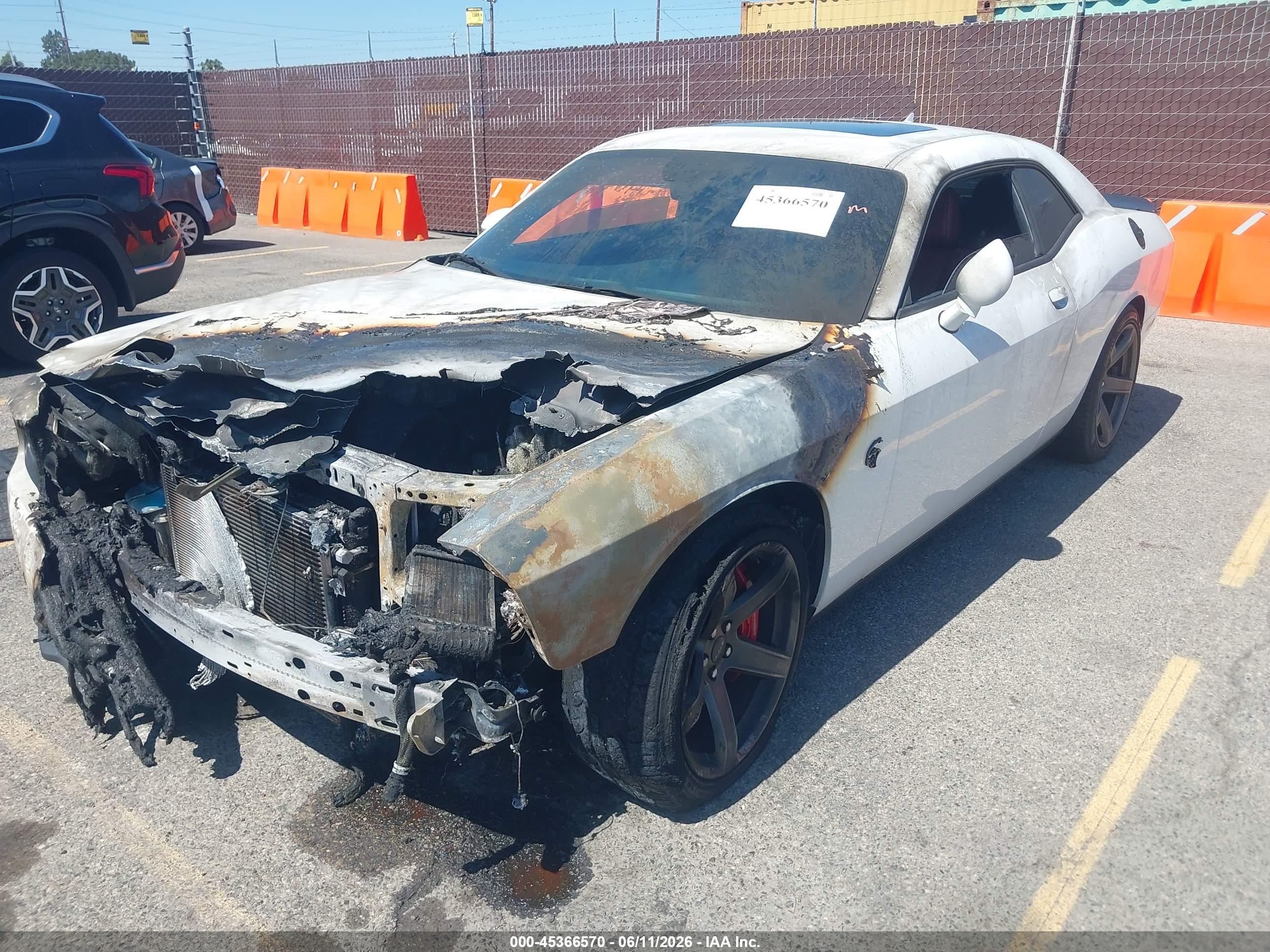 DODGE CHALLENGER image 2