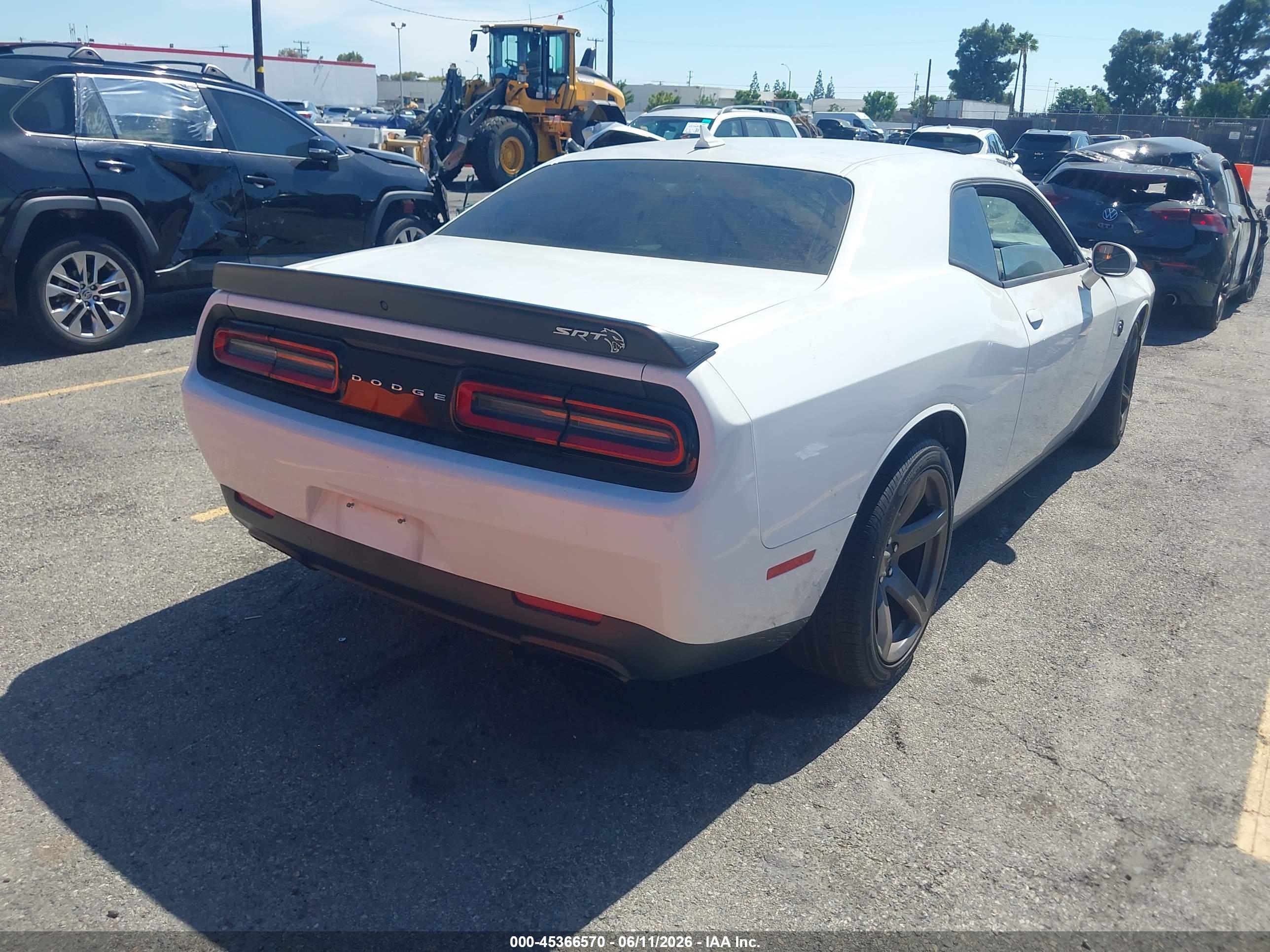DODGE CHALLENGER image 4
