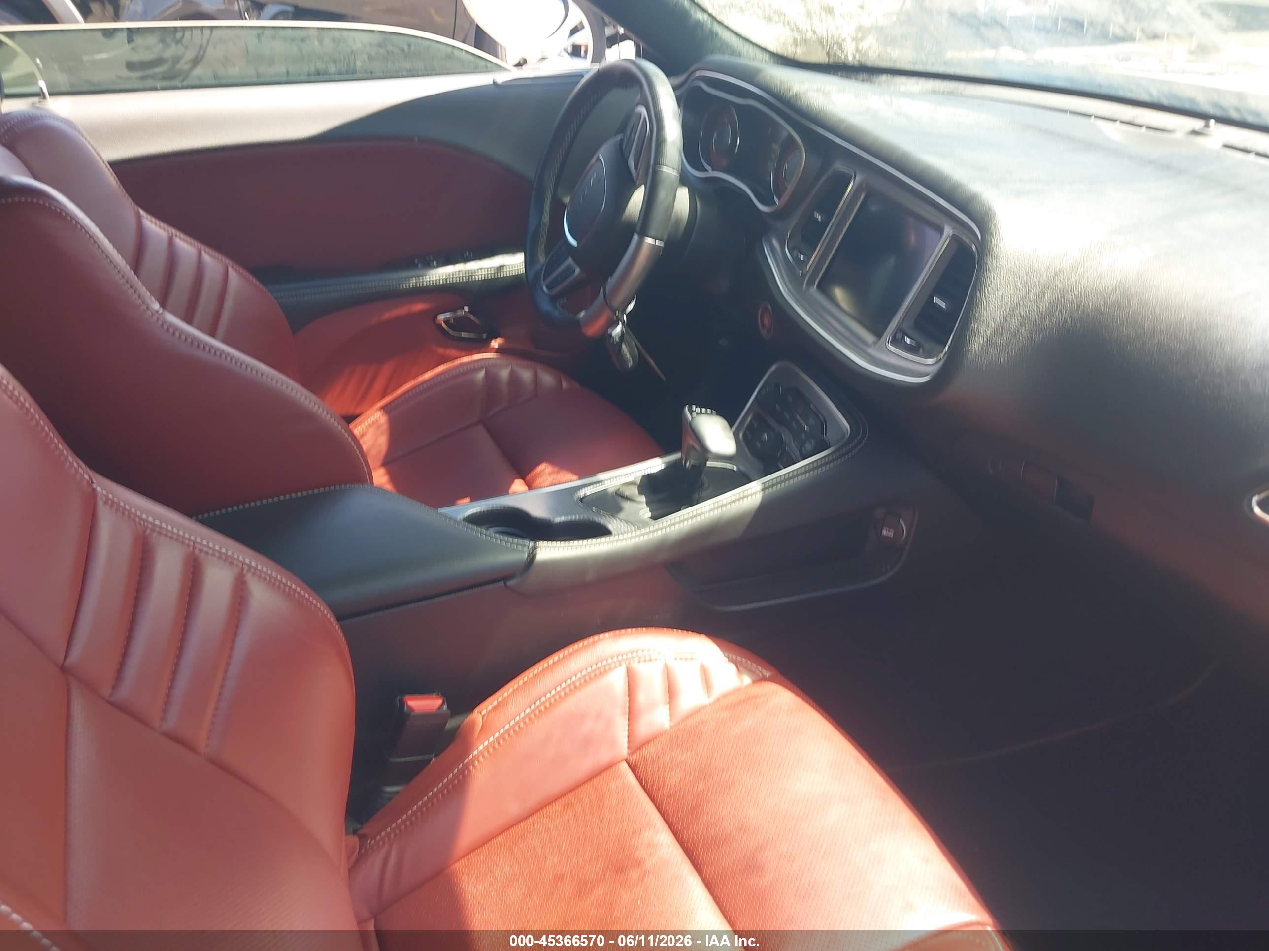 DODGE CHALLENGER image 5