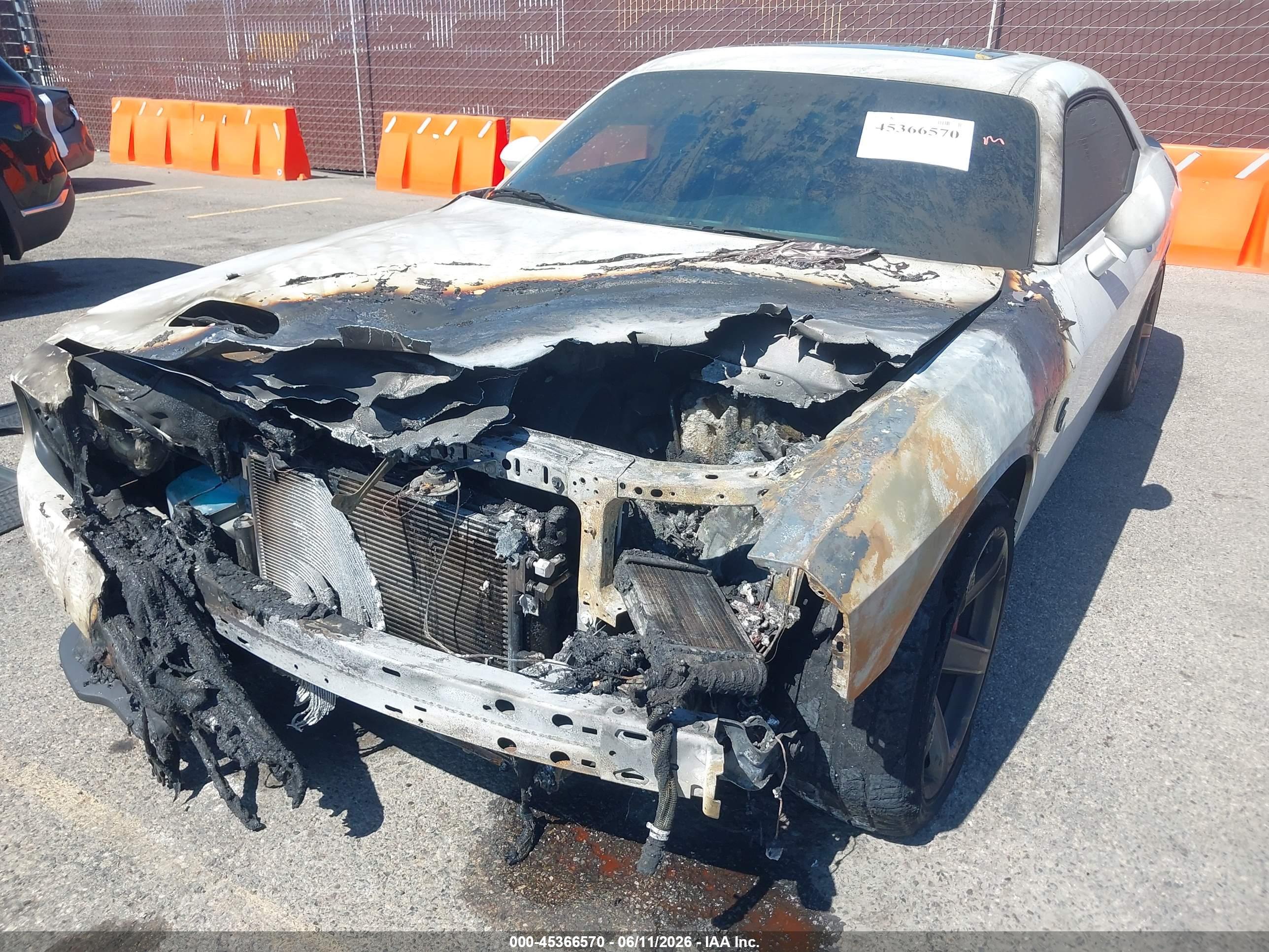DODGE CHALLENGER image 6