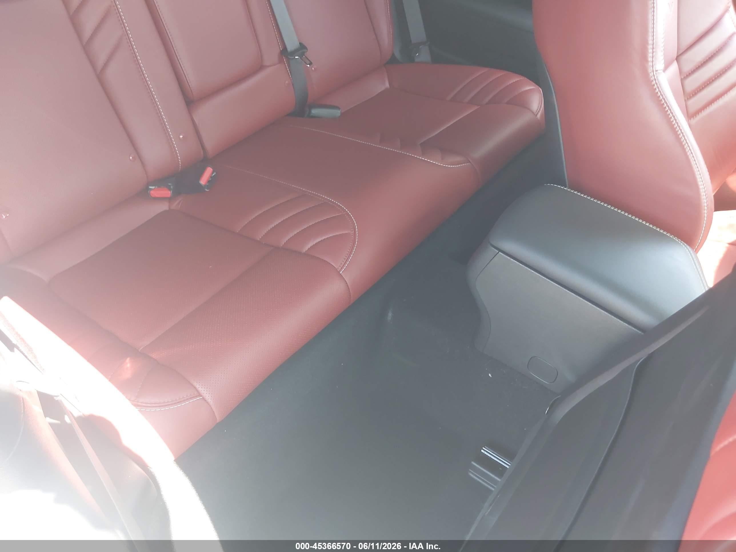DODGE CHALLENGER image 8