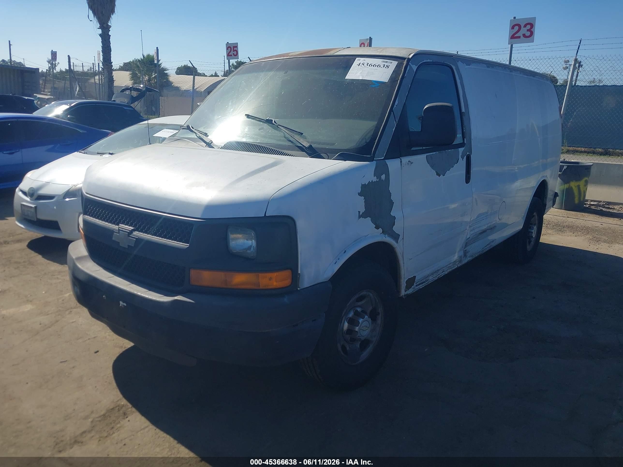 CHEVROLET EXPRESS image 2