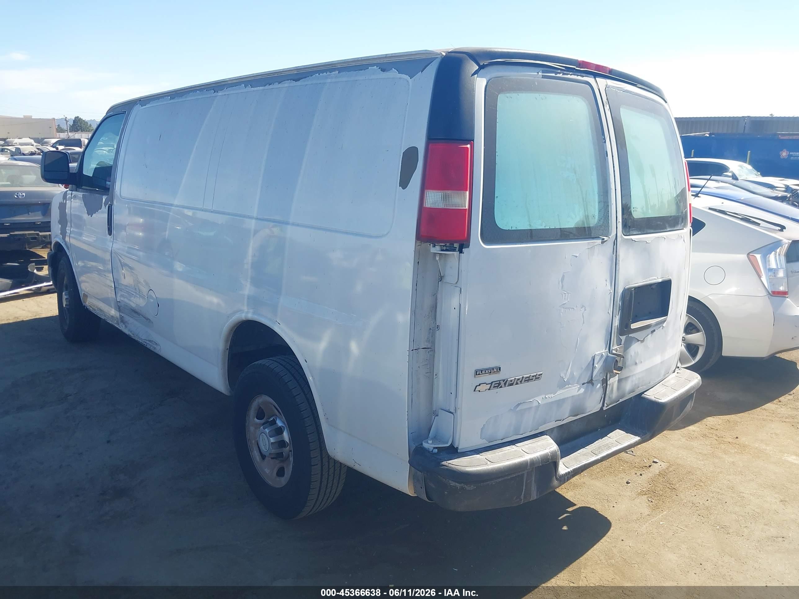 CHEVROLET EXPRESS image 3