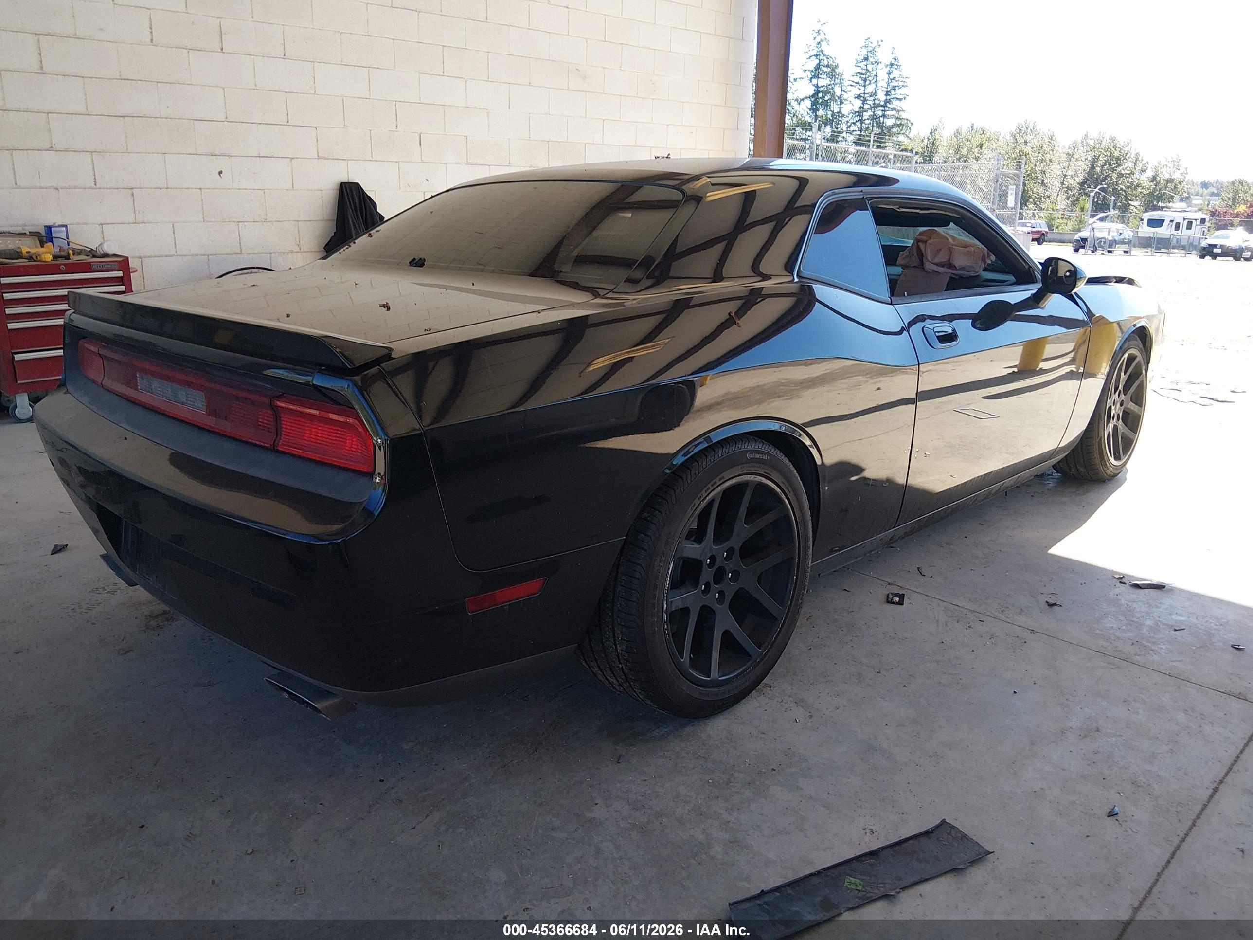 DODGE CHALLENGER image 4