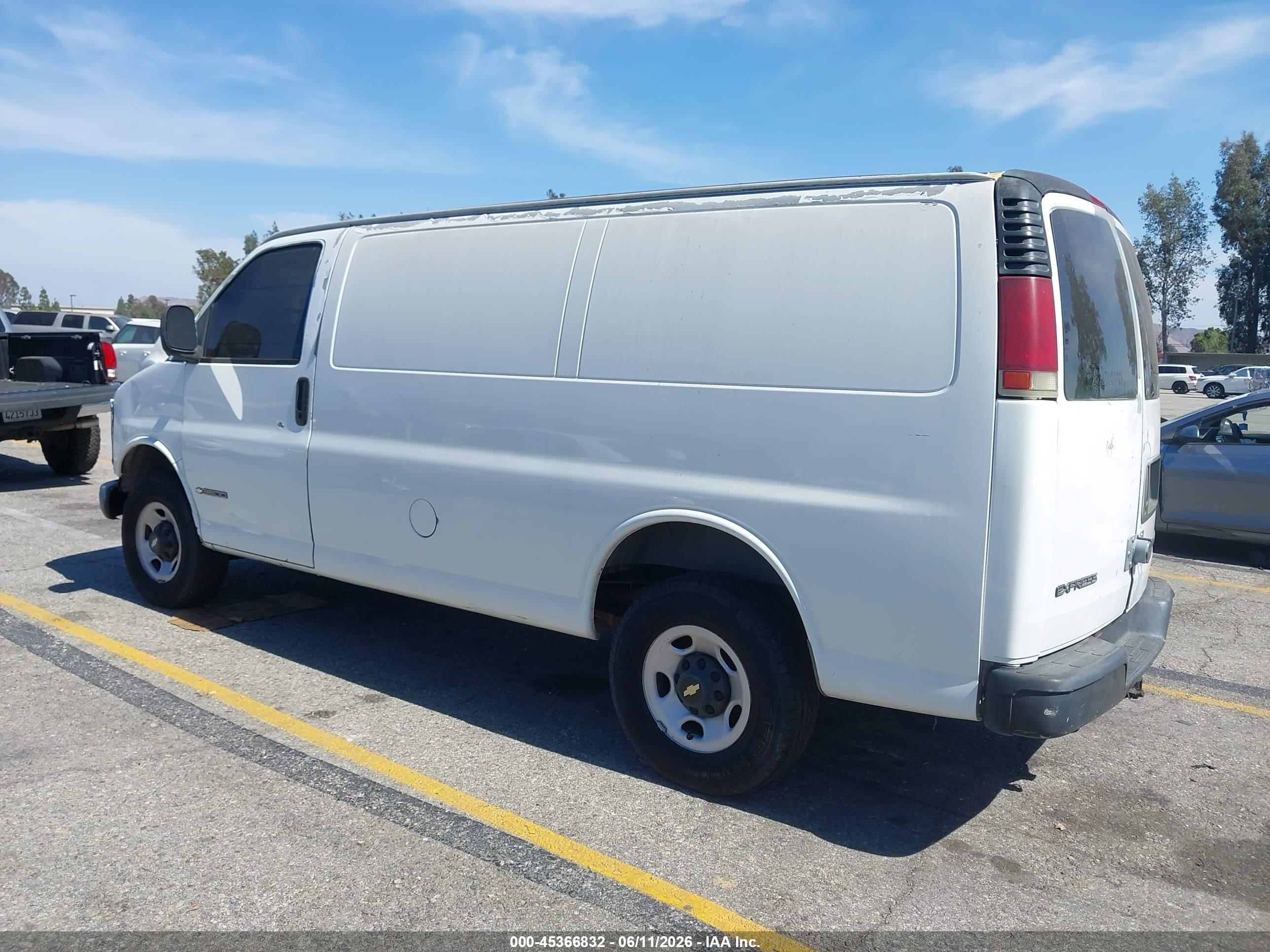 CHEVROLET EXPRESS image 3