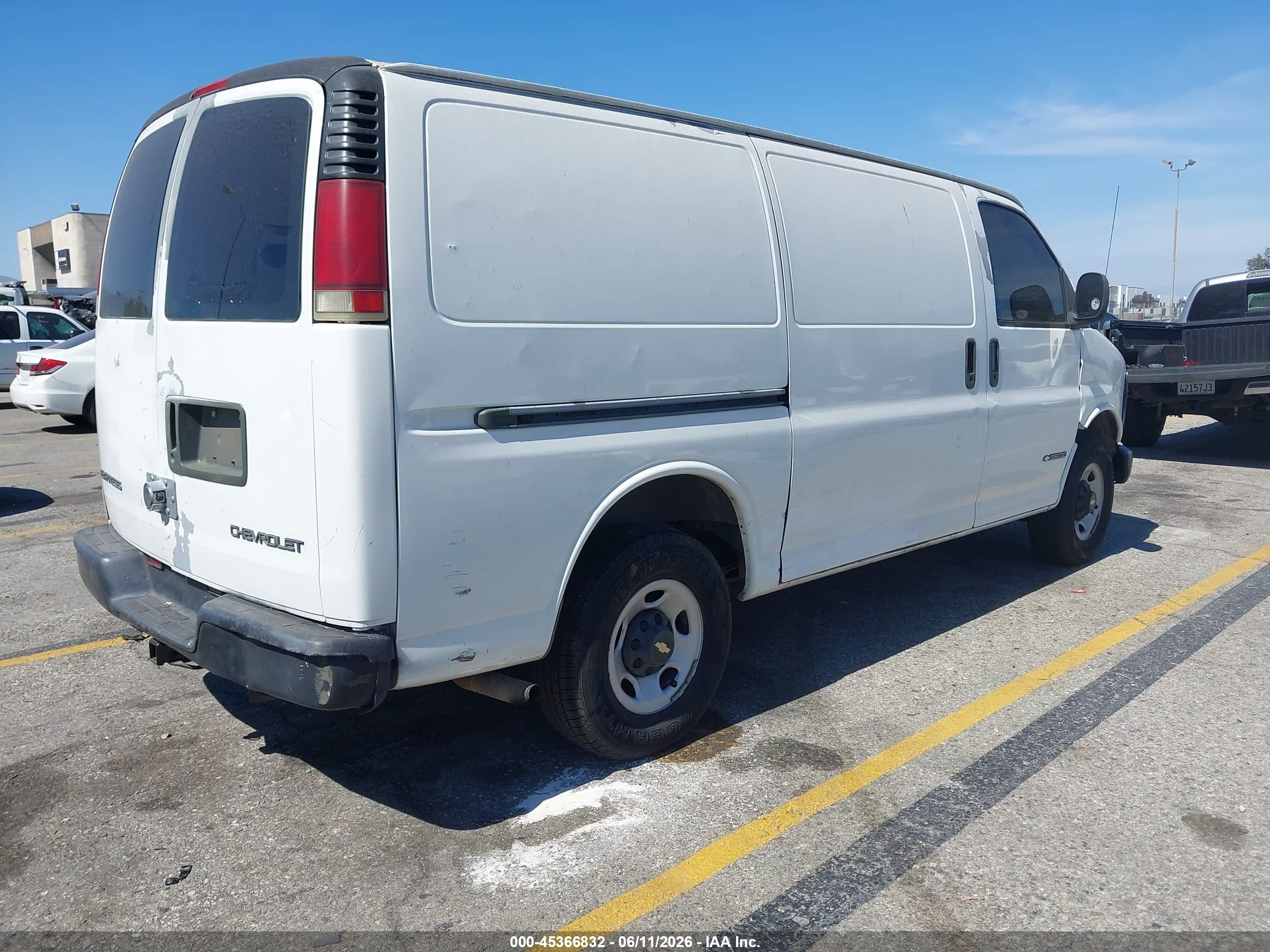 CHEVROLET EXPRESS image 4