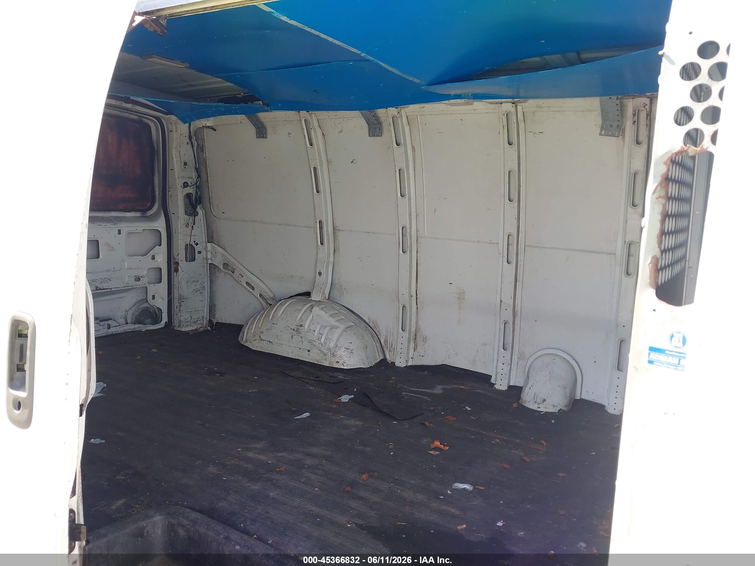 CHEVROLET EXPRESS image 8