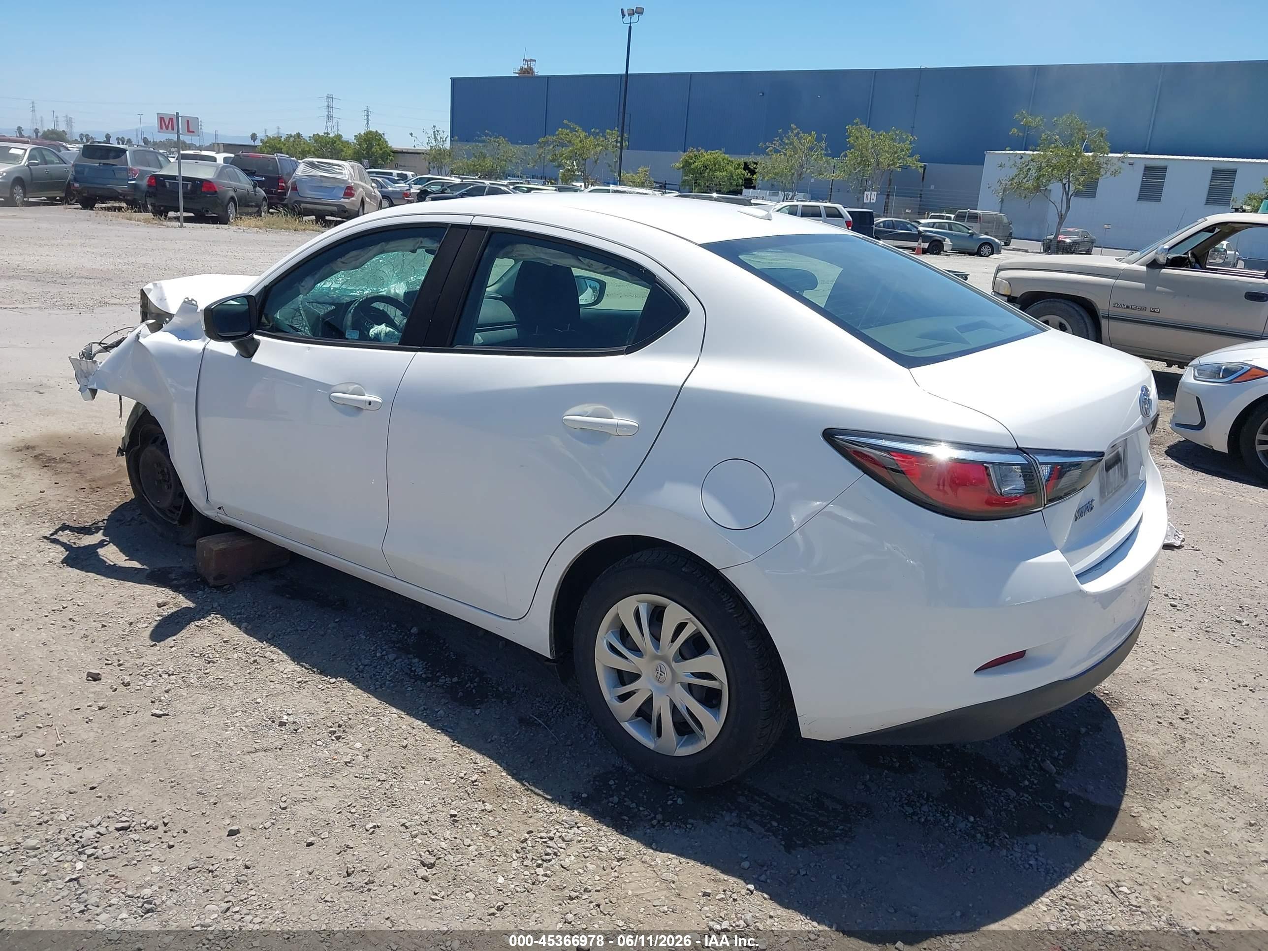 TOYOTA YARIS image 3