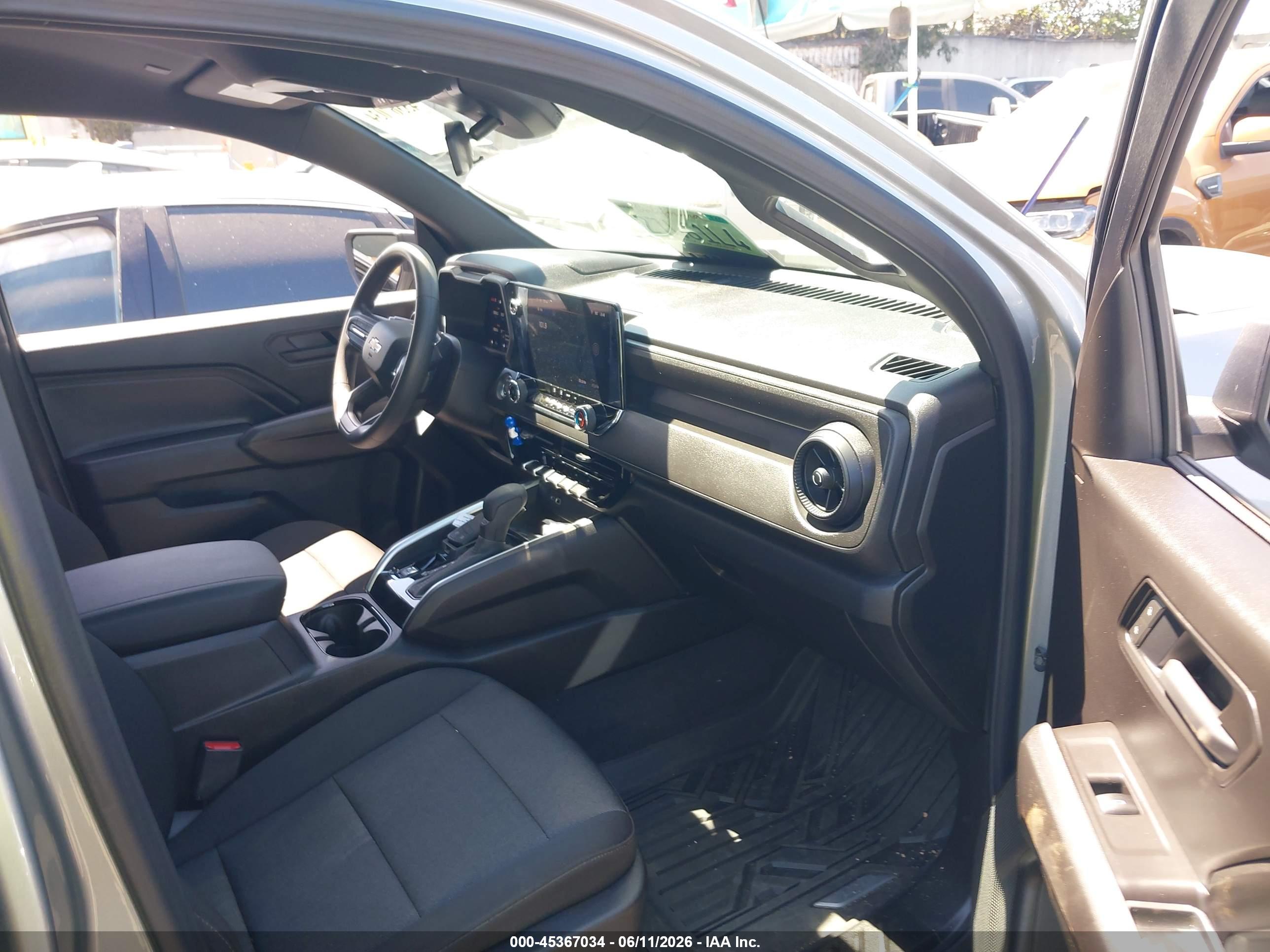 CHEVROLET COLORADO image 5