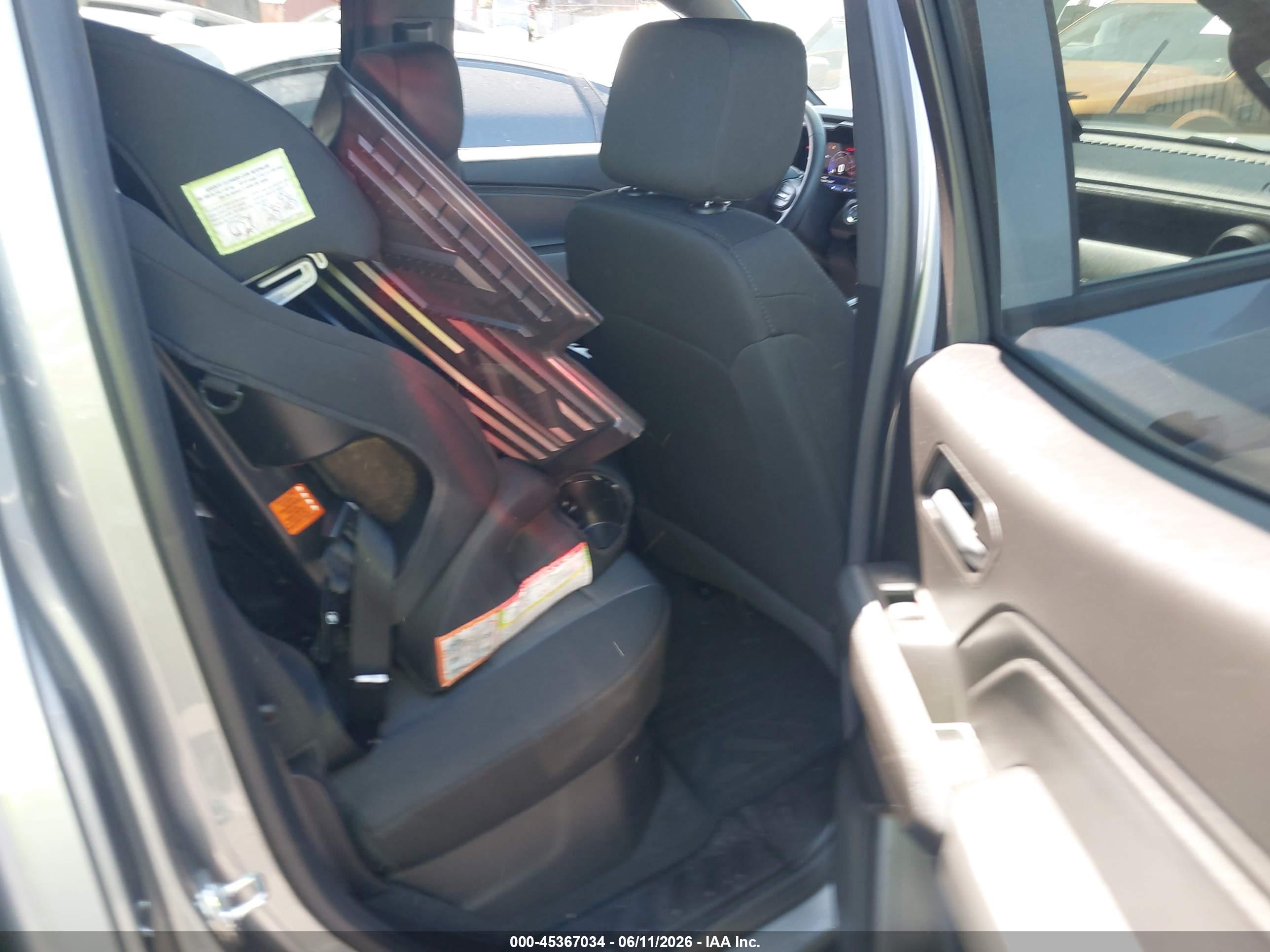CHEVROLET COLORADO image 8