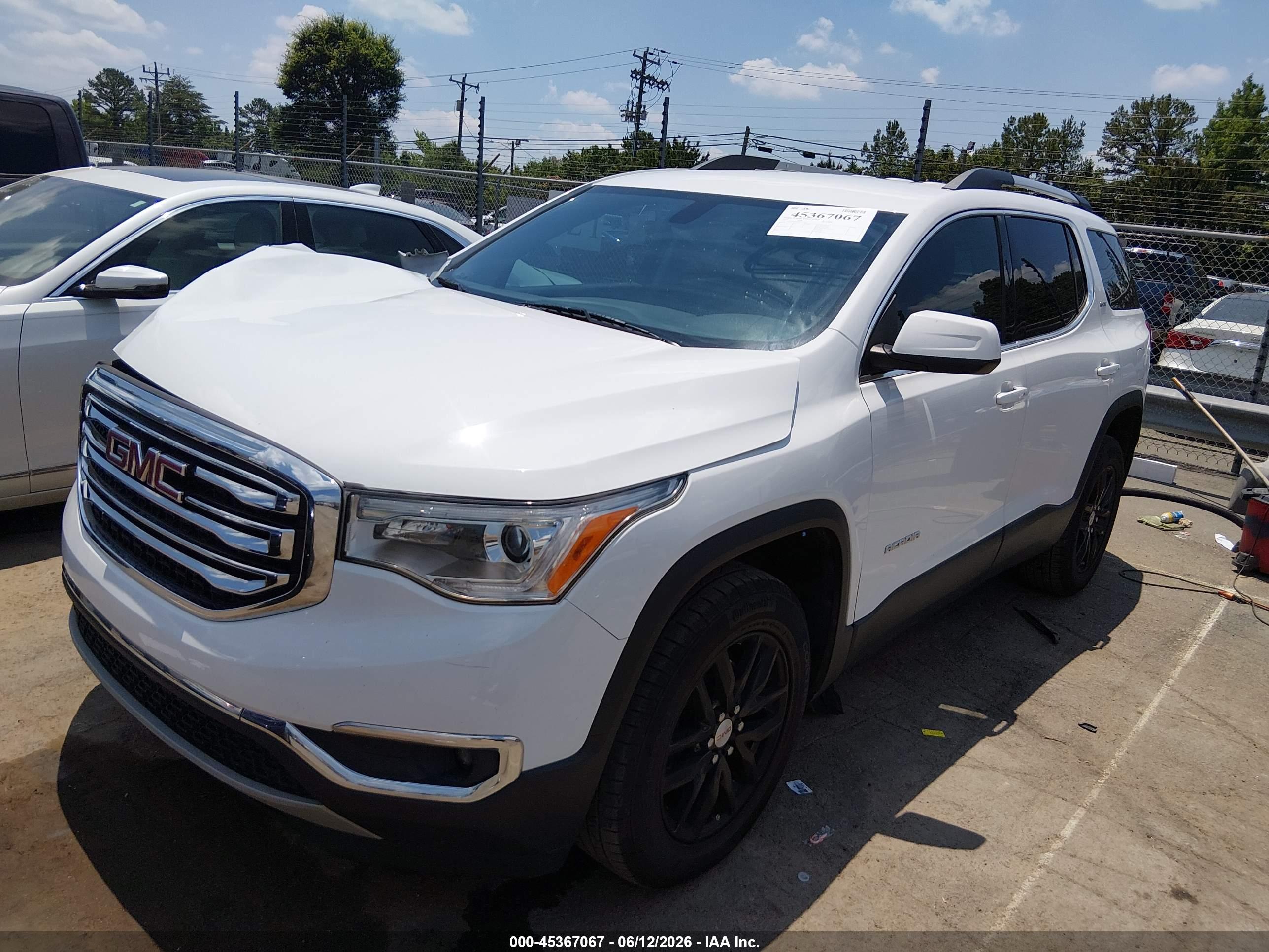 GMC ACADIA image 2
