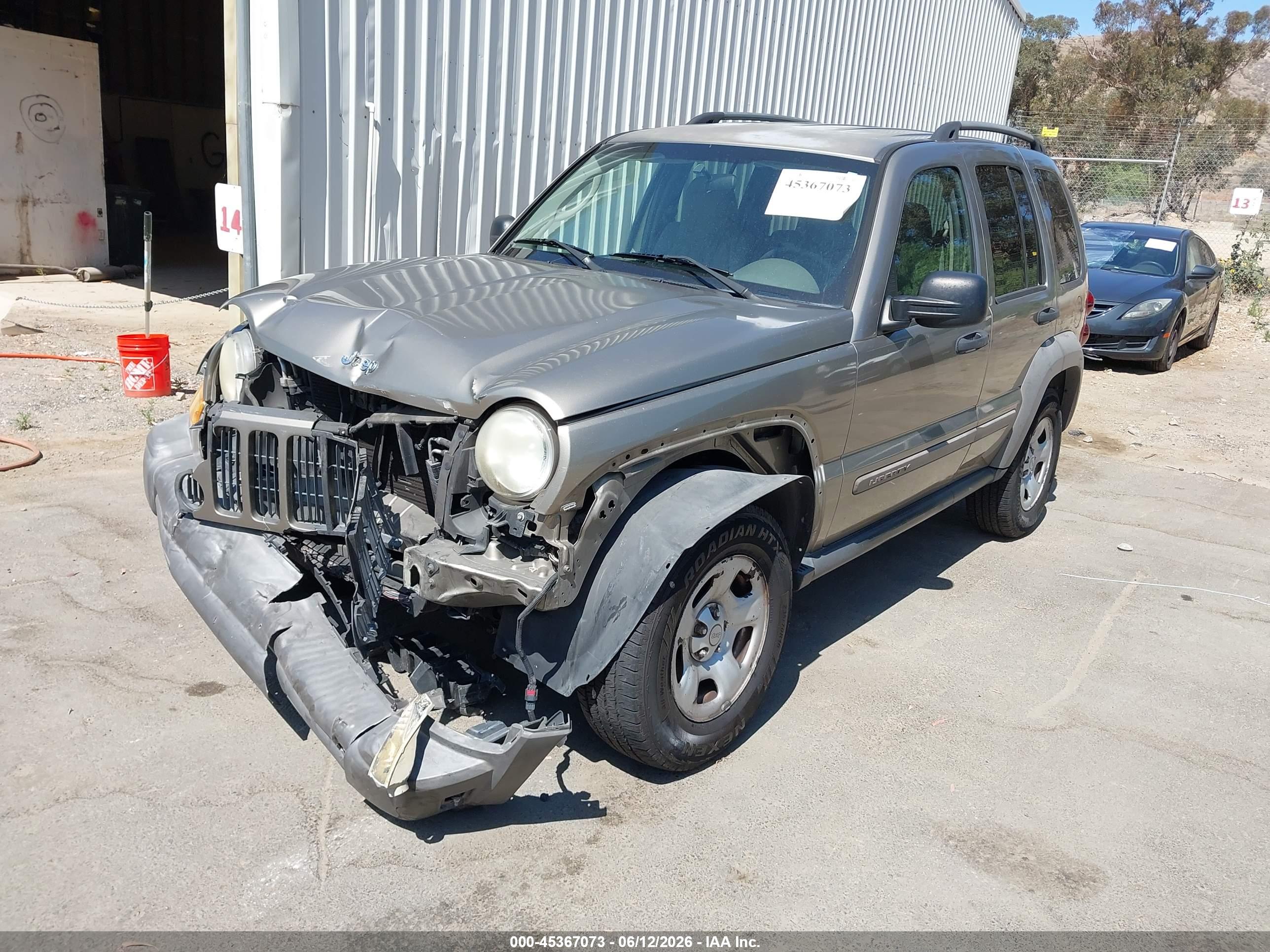 JEEP LIBERTY image 2