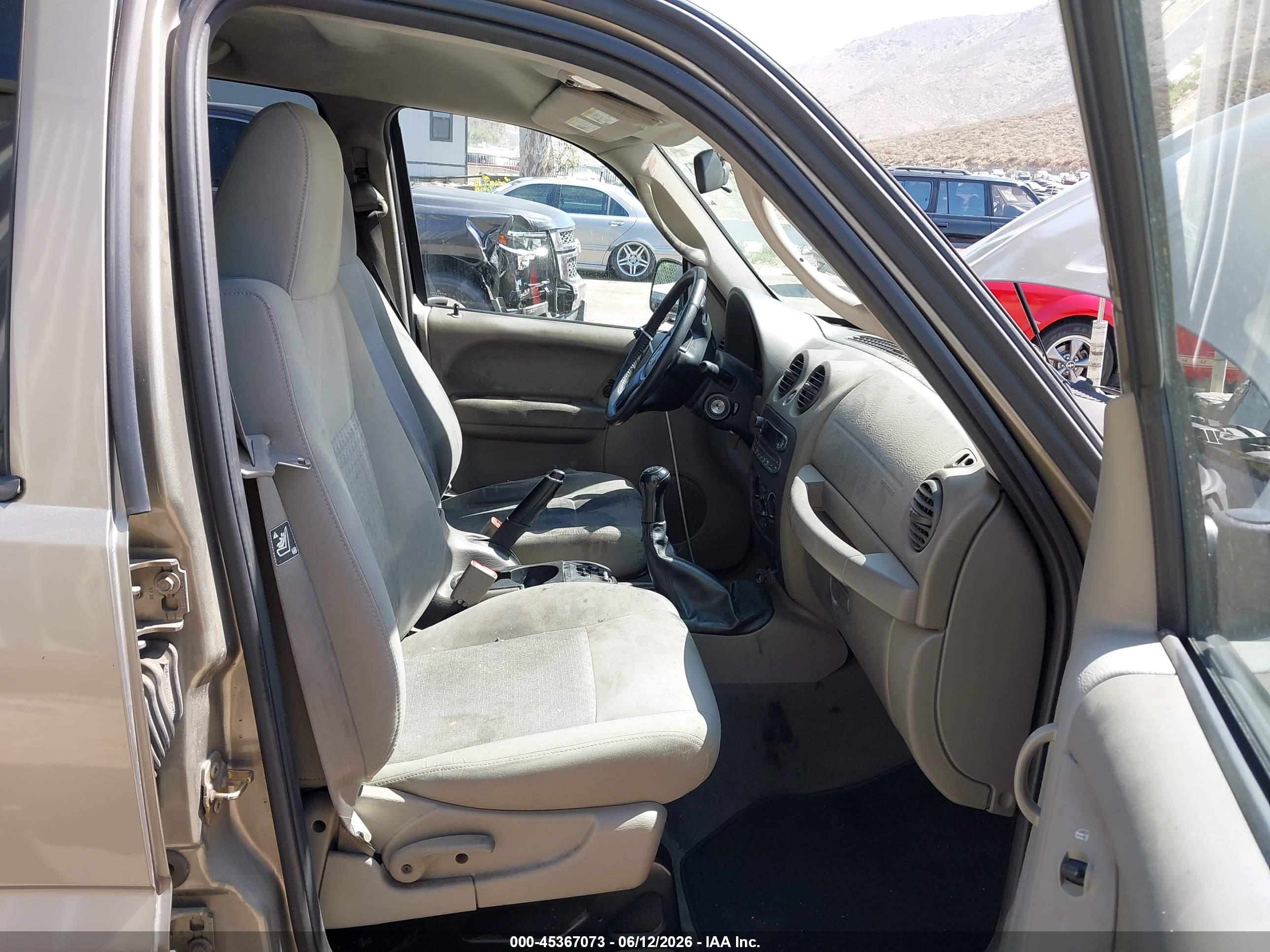 JEEP LIBERTY image 5