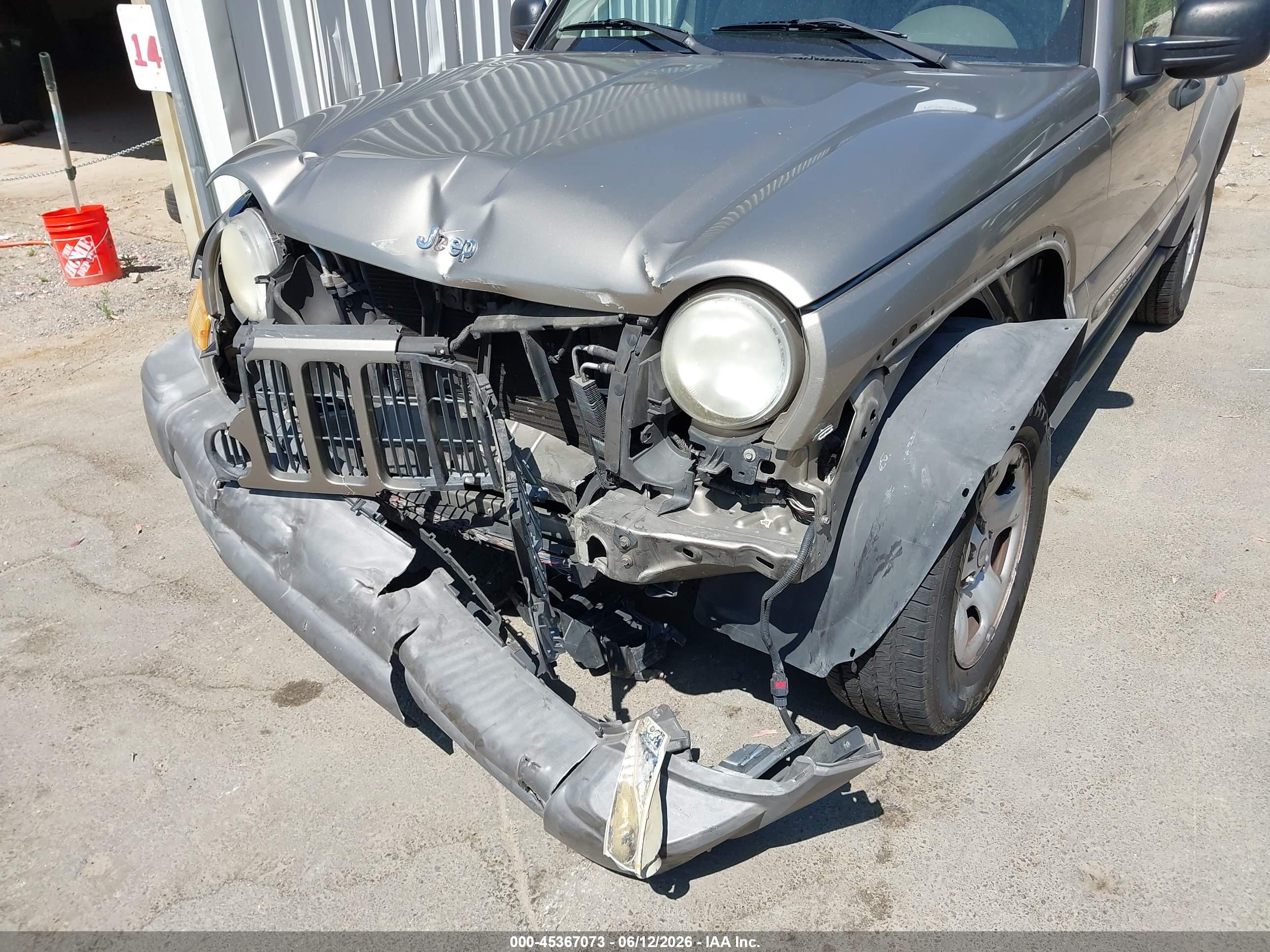 JEEP LIBERTY image 6