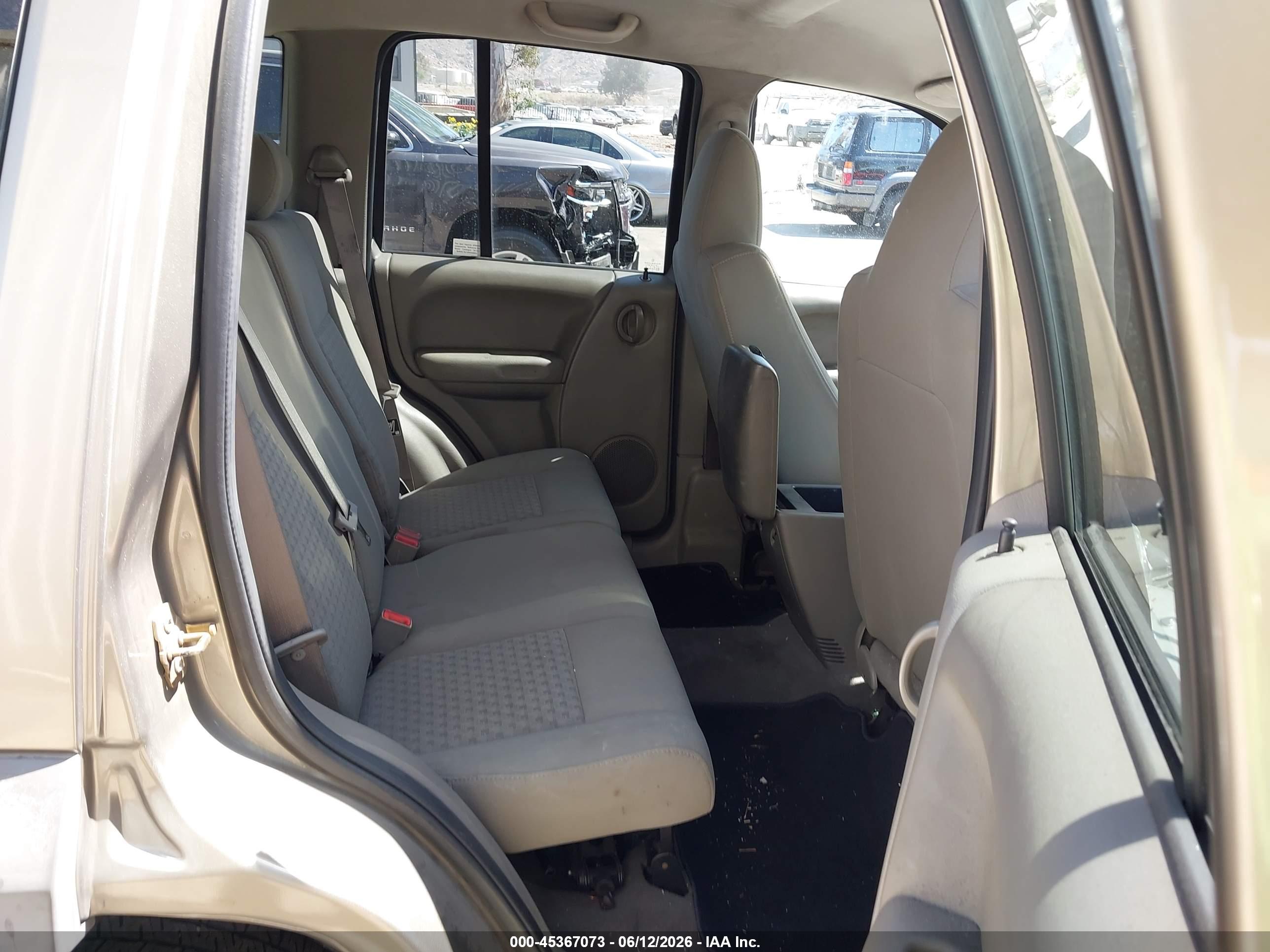 JEEP LIBERTY image 8