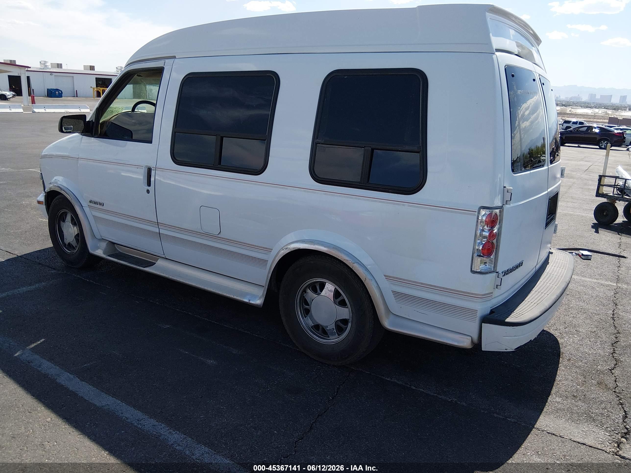 CHEVROLET ASTRO image 3