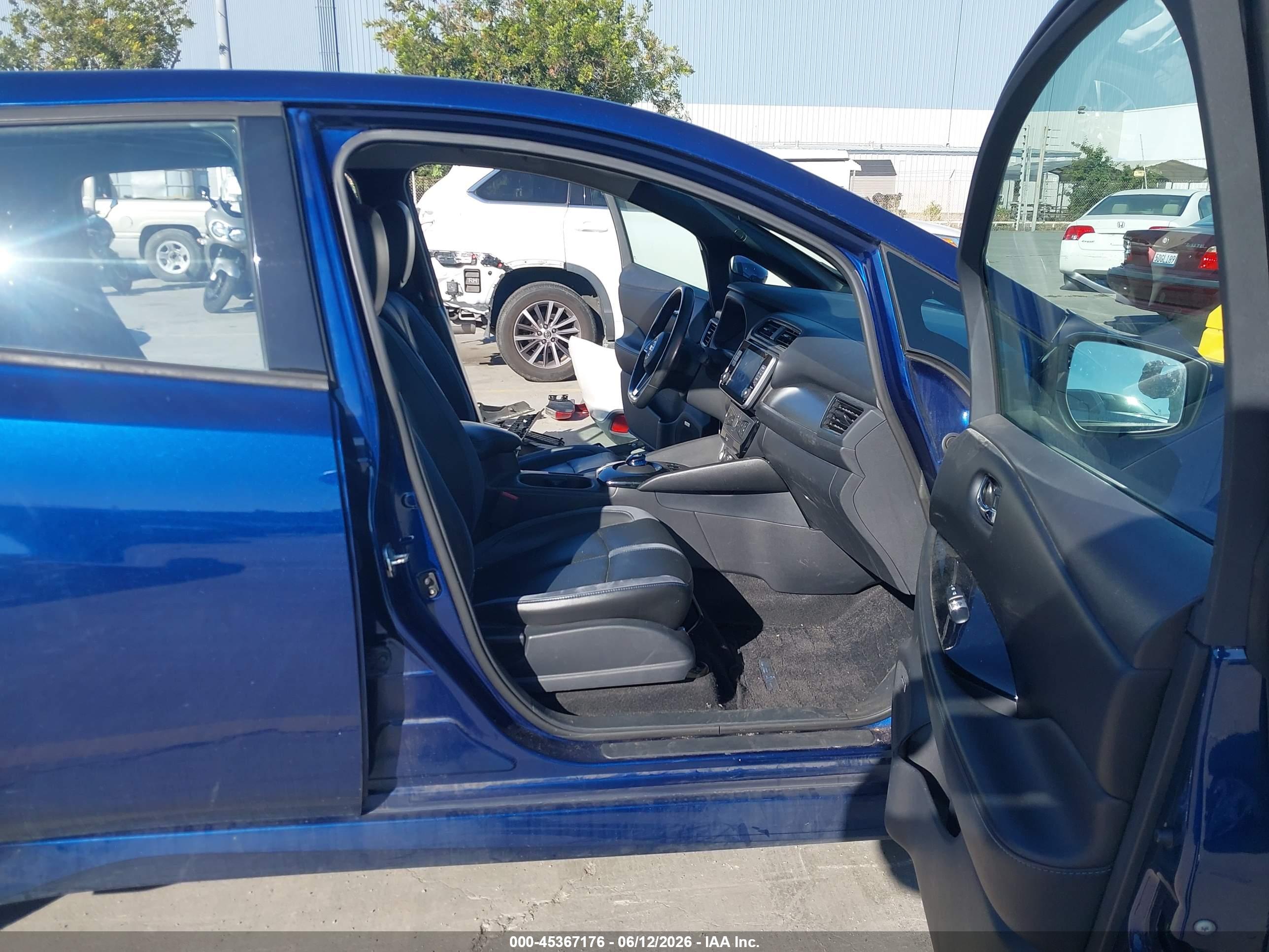 NISSAN LEAF image 5