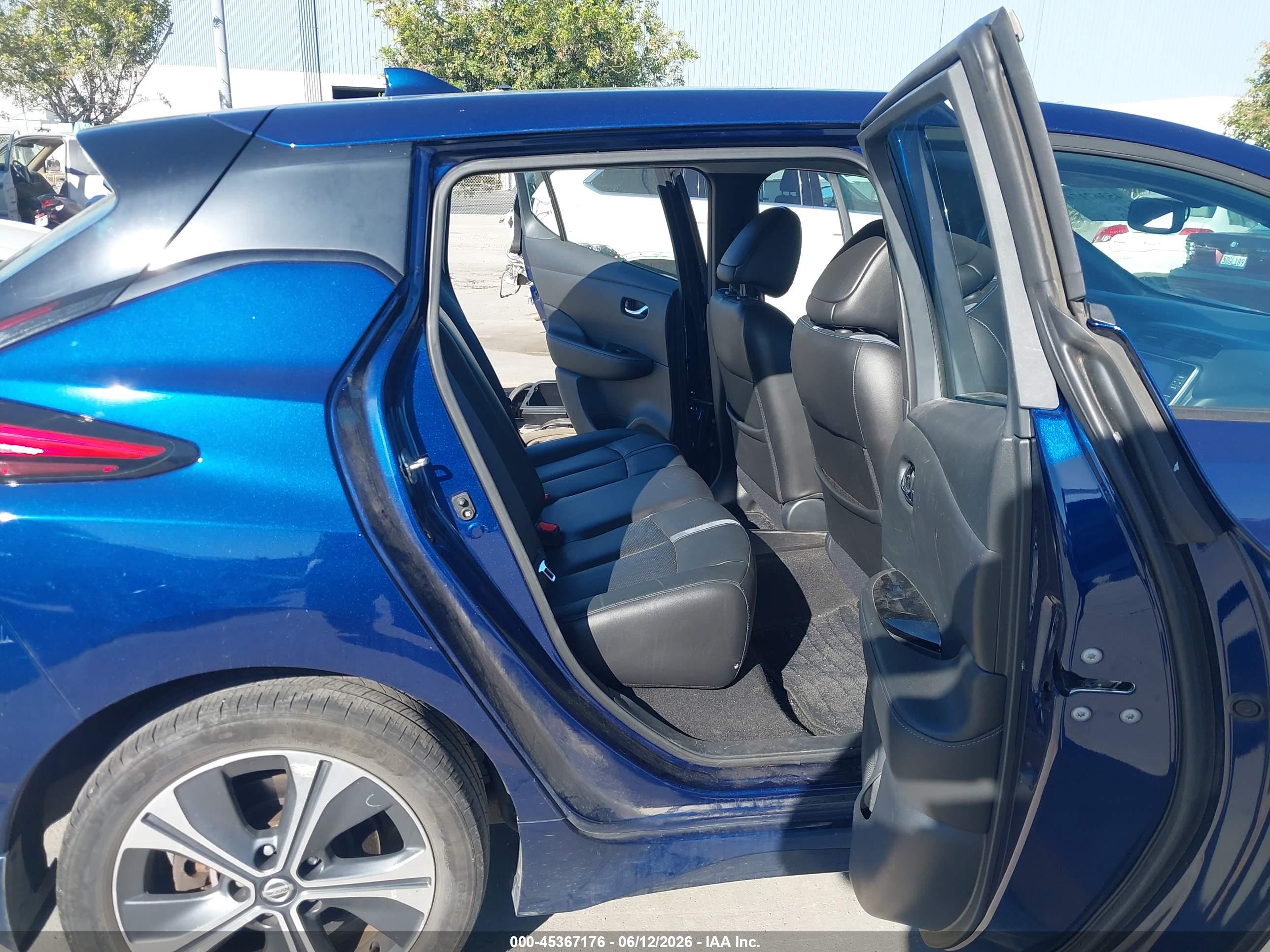 NISSAN LEAF image 8