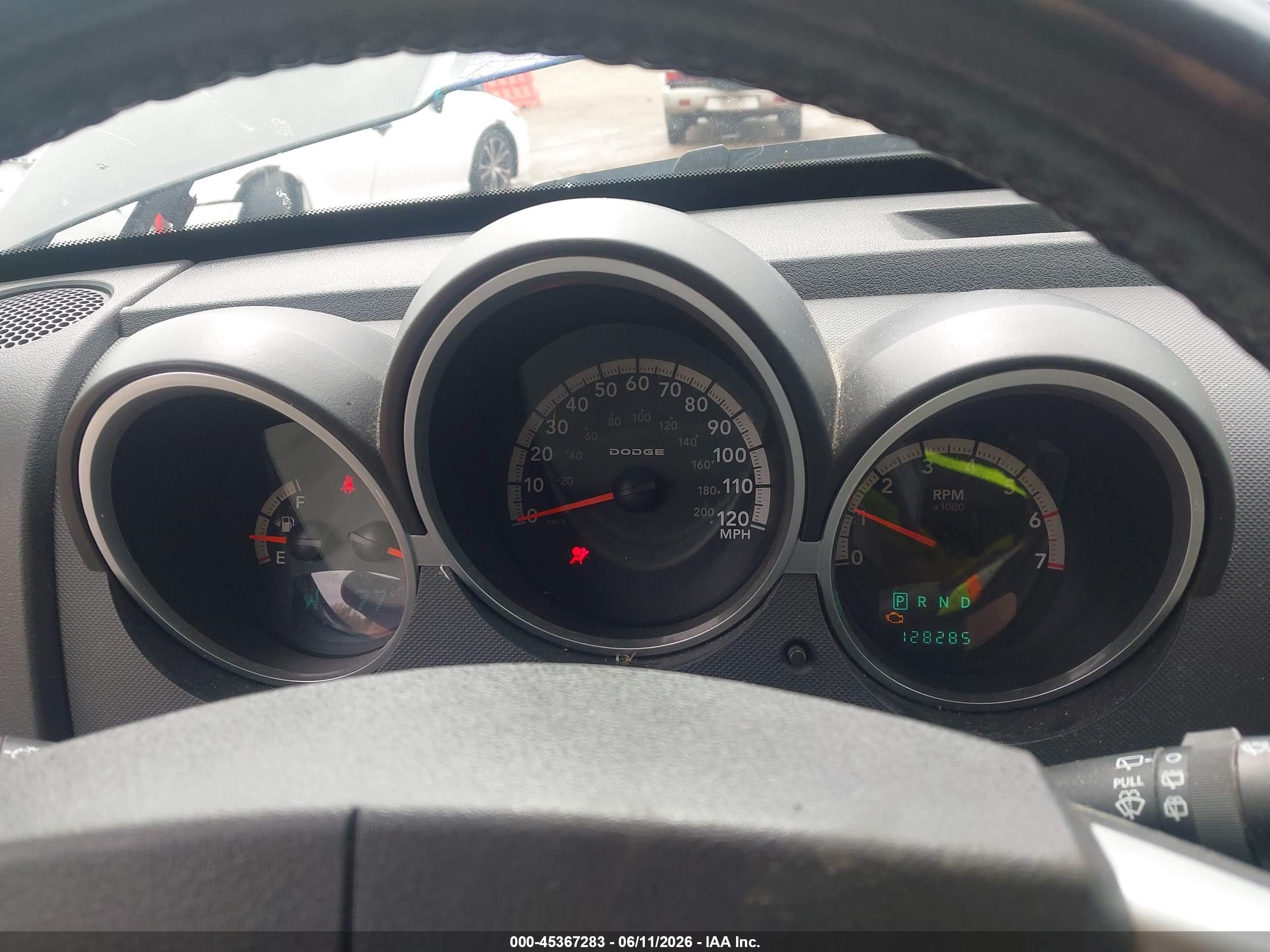 DODGE NITRO image 7