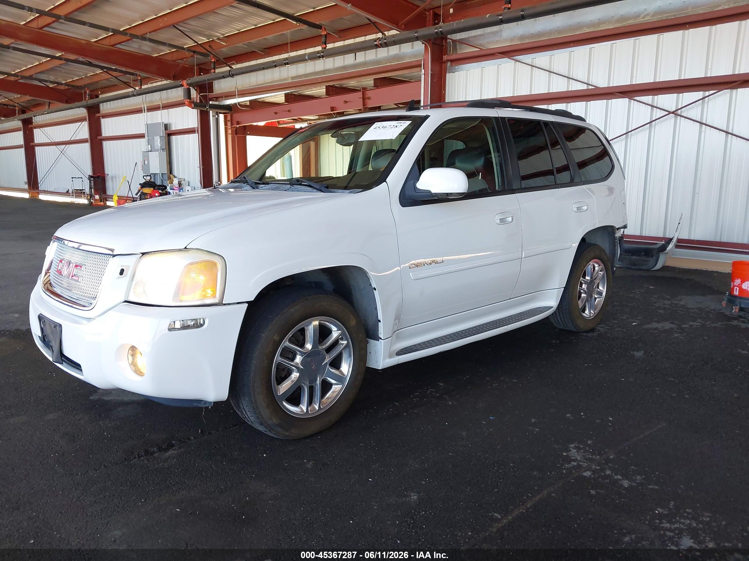 GMC ENVOY image 2