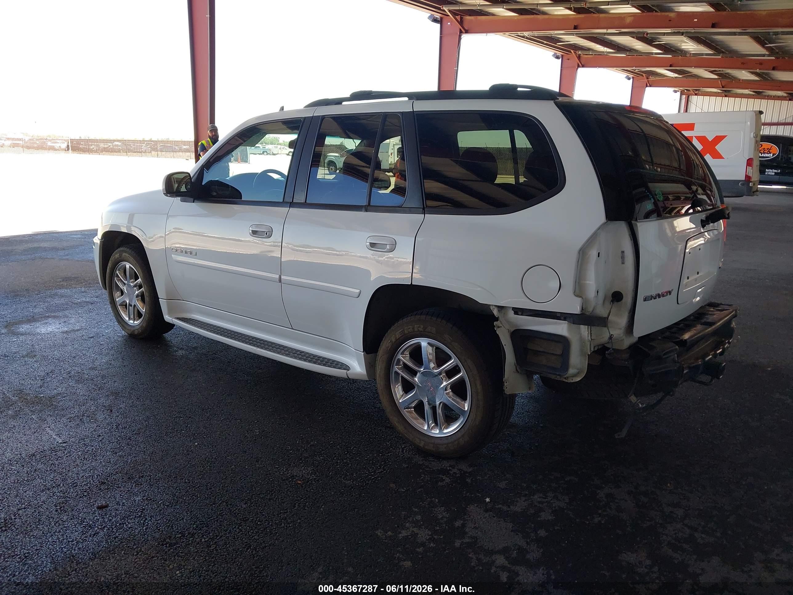 GMC ENVOY image 3
