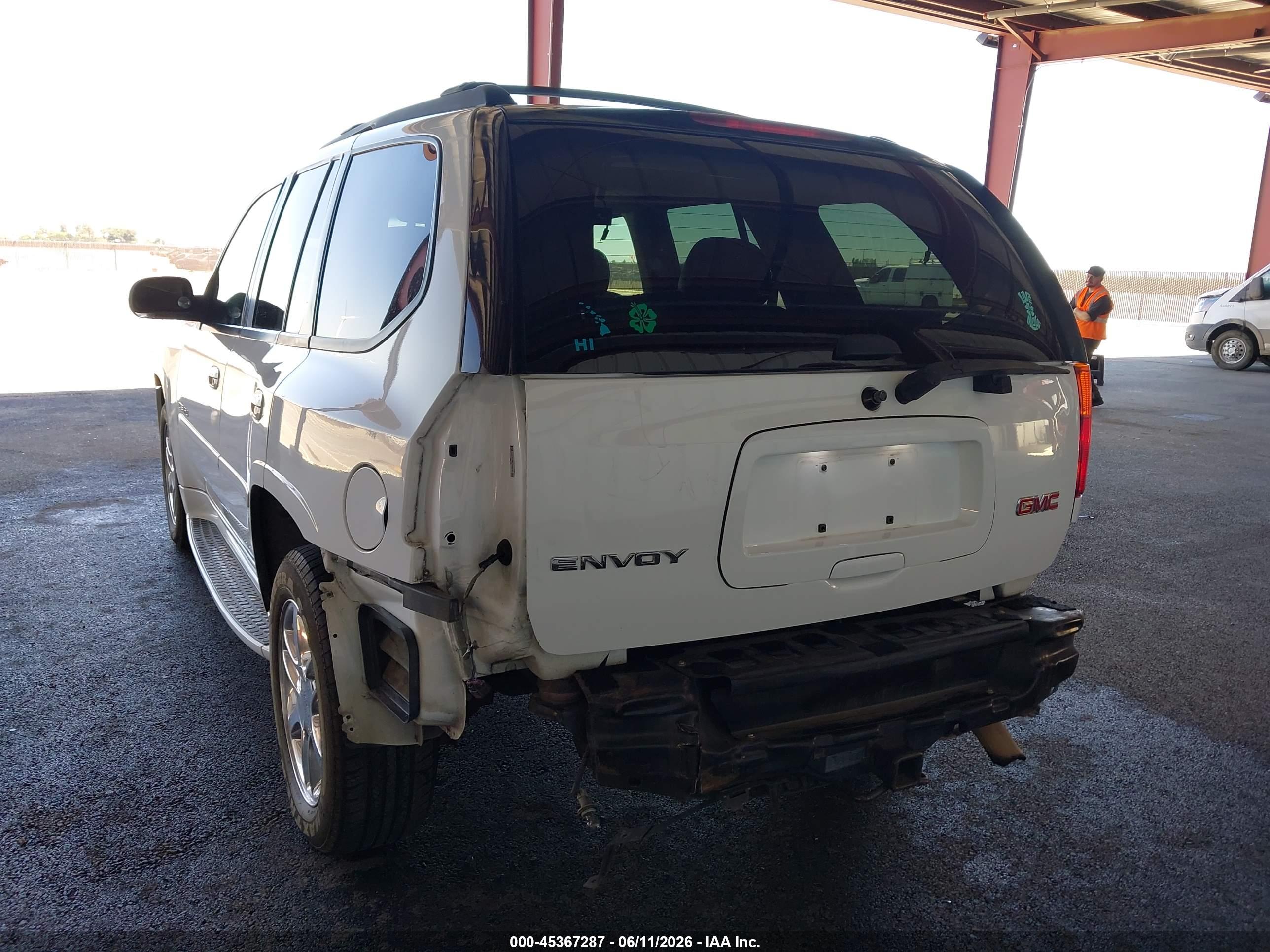 GMC ENVOY image 6