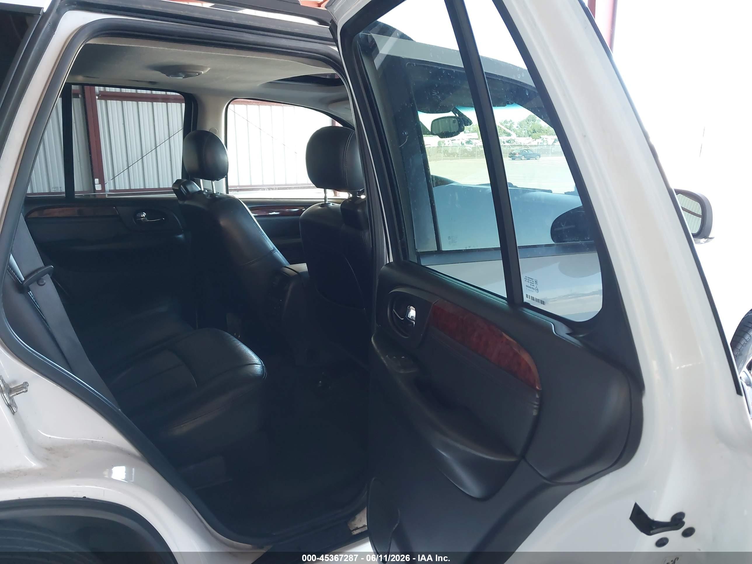 GMC ENVOY image 8