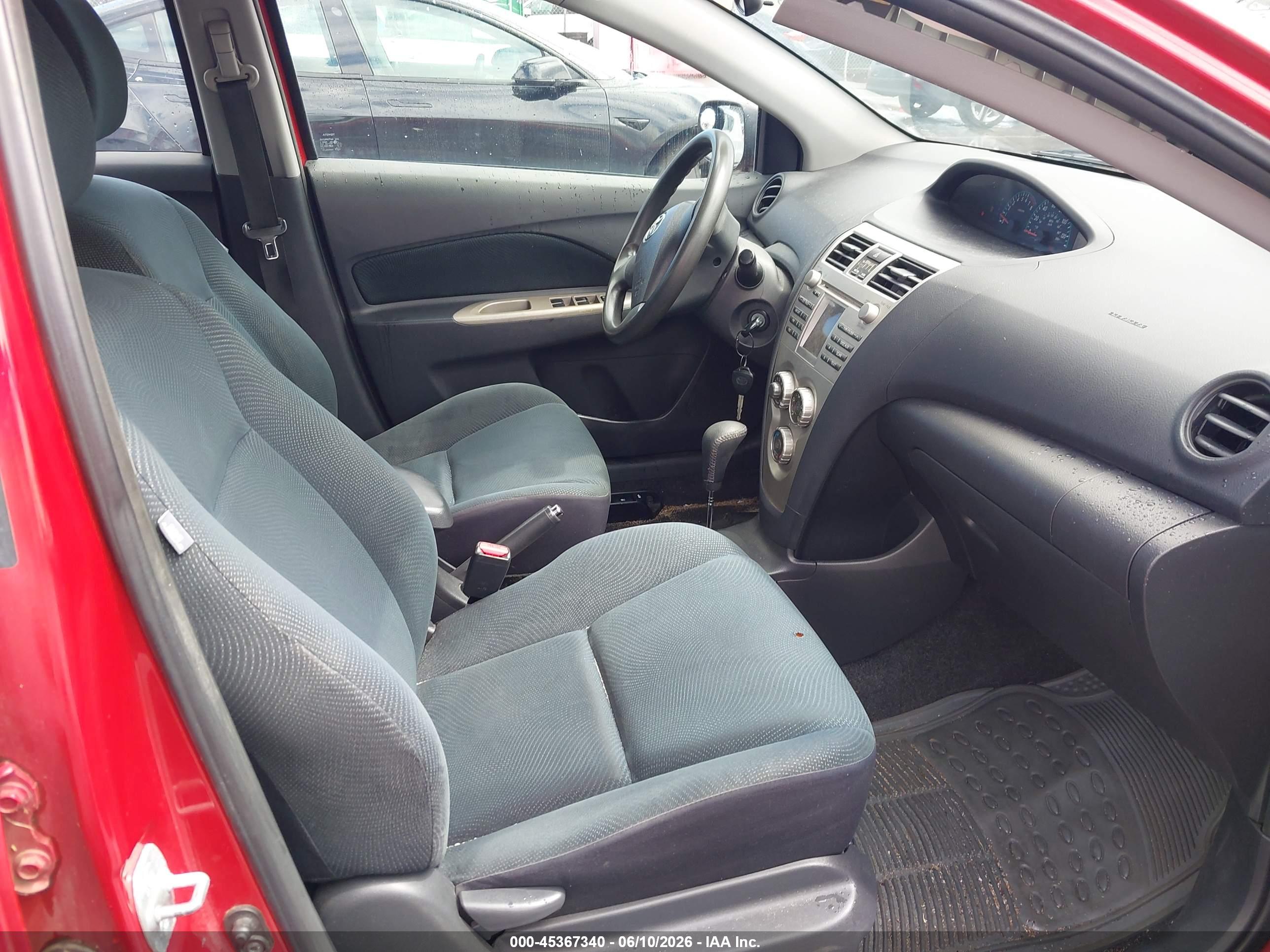 TOYOTA YARIS image 5