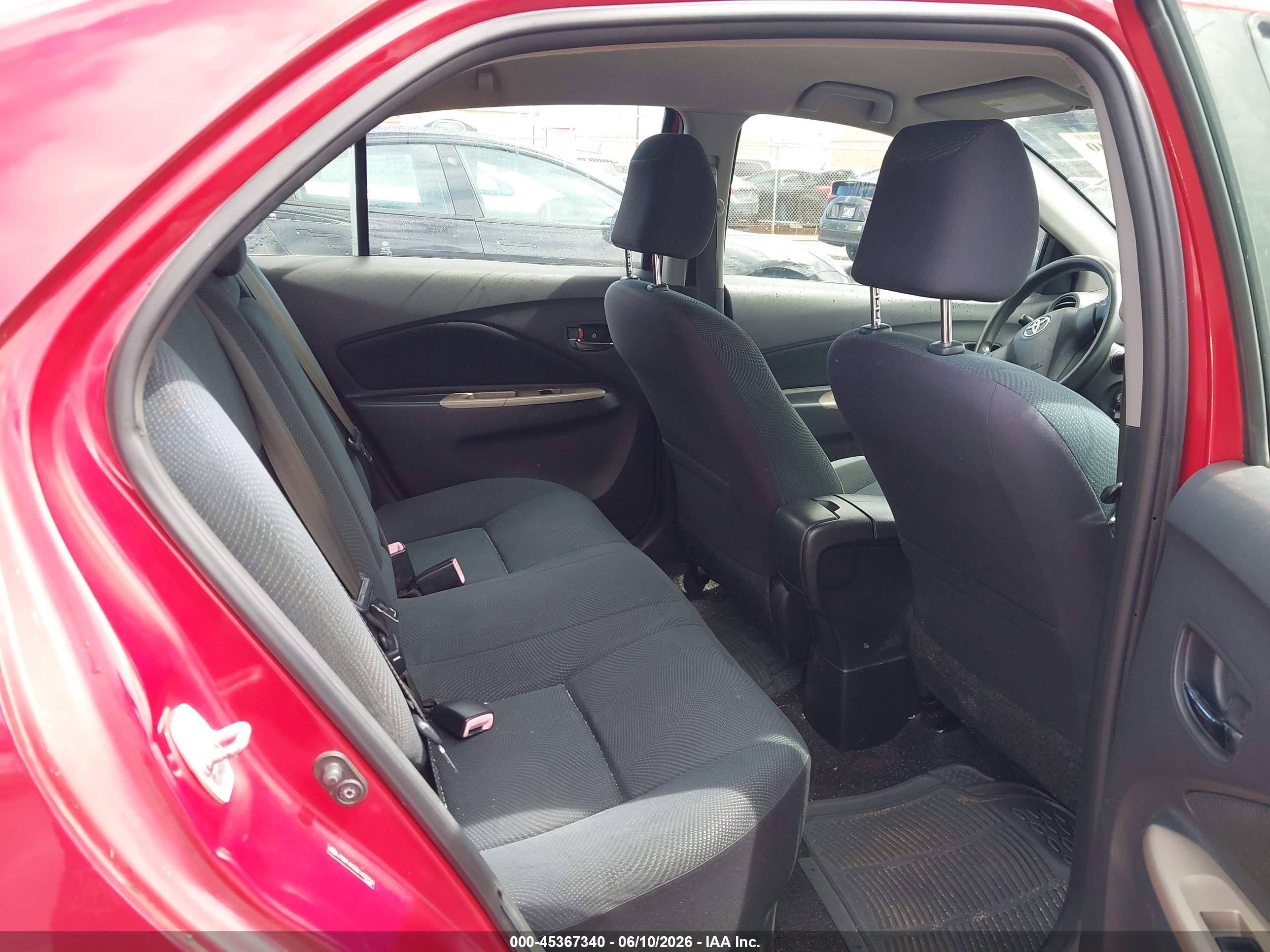 TOYOTA YARIS image 8