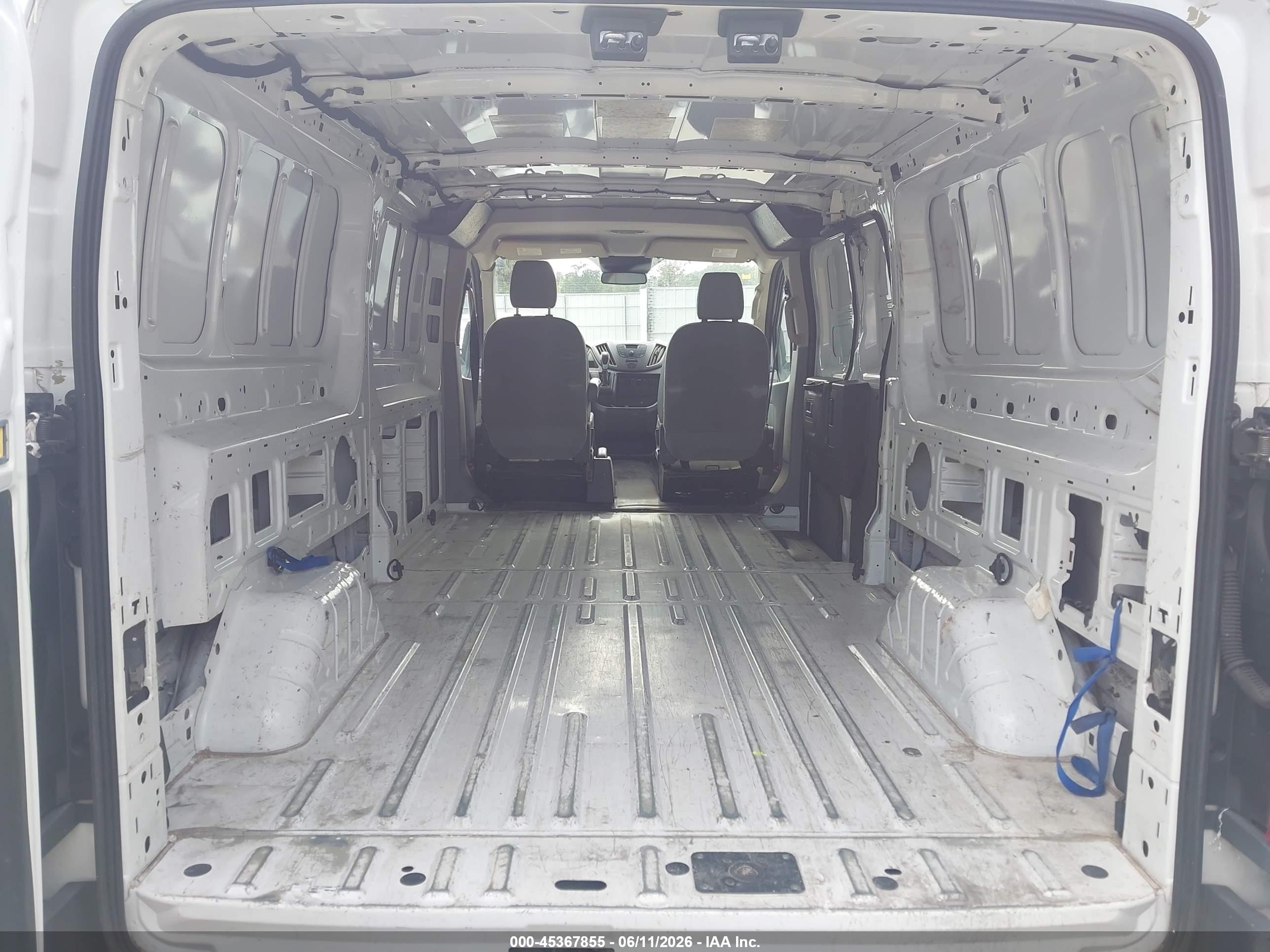 FORD TRANSIT-250 image 8