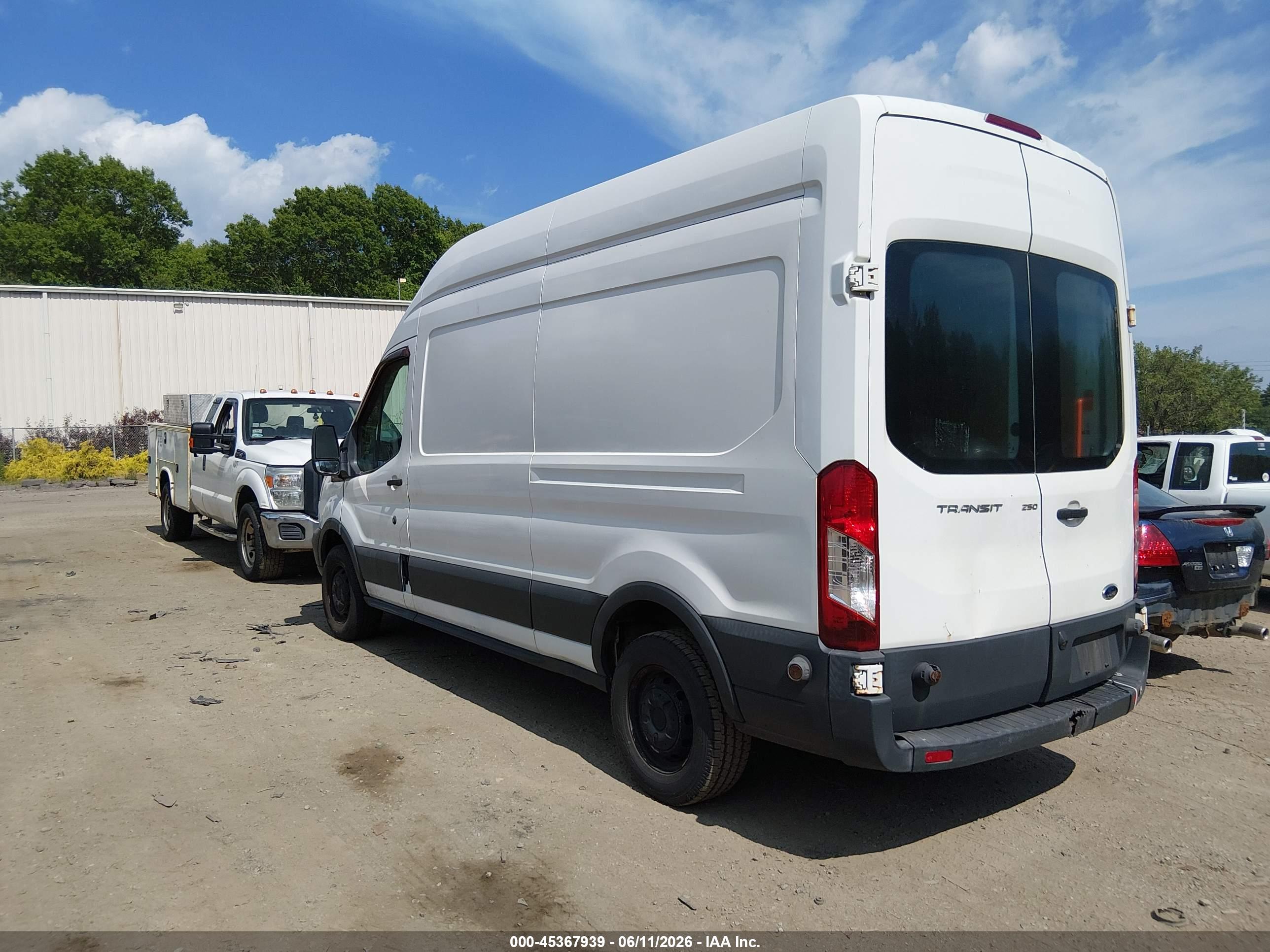 FORD TRANSIT-250 image 3