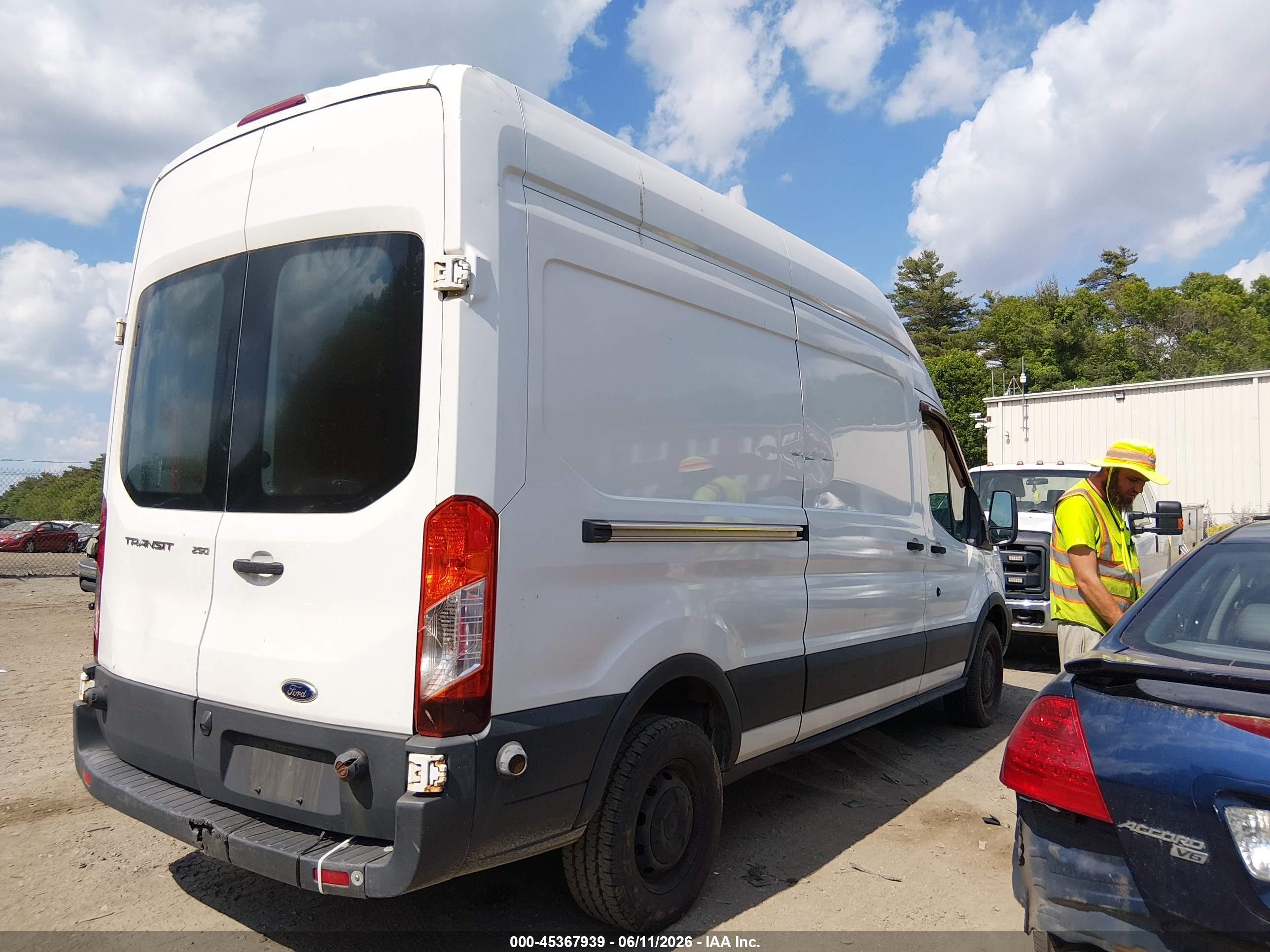 FORD TRANSIT-250 image 4