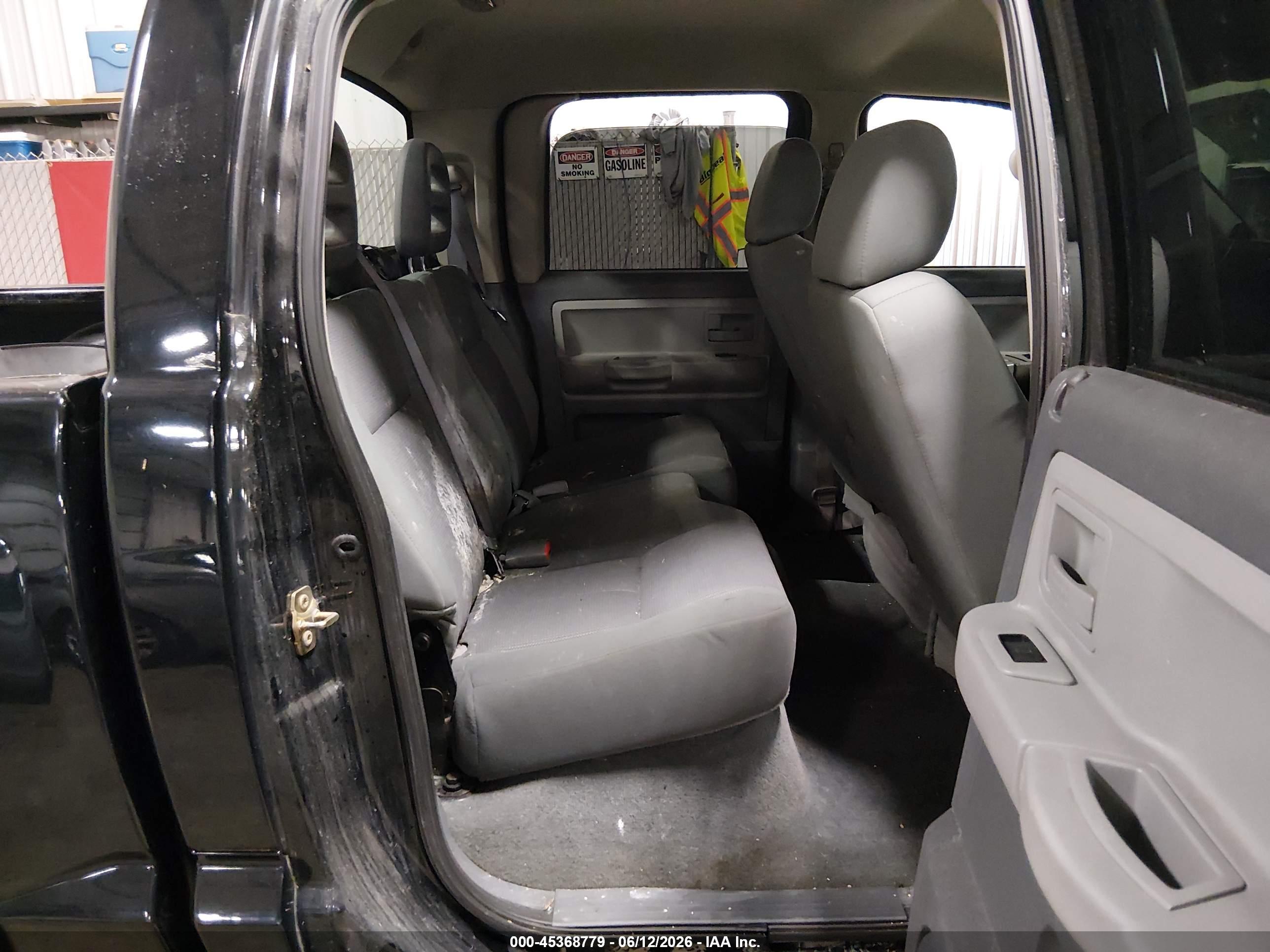 DODGE DAKOTA image 8