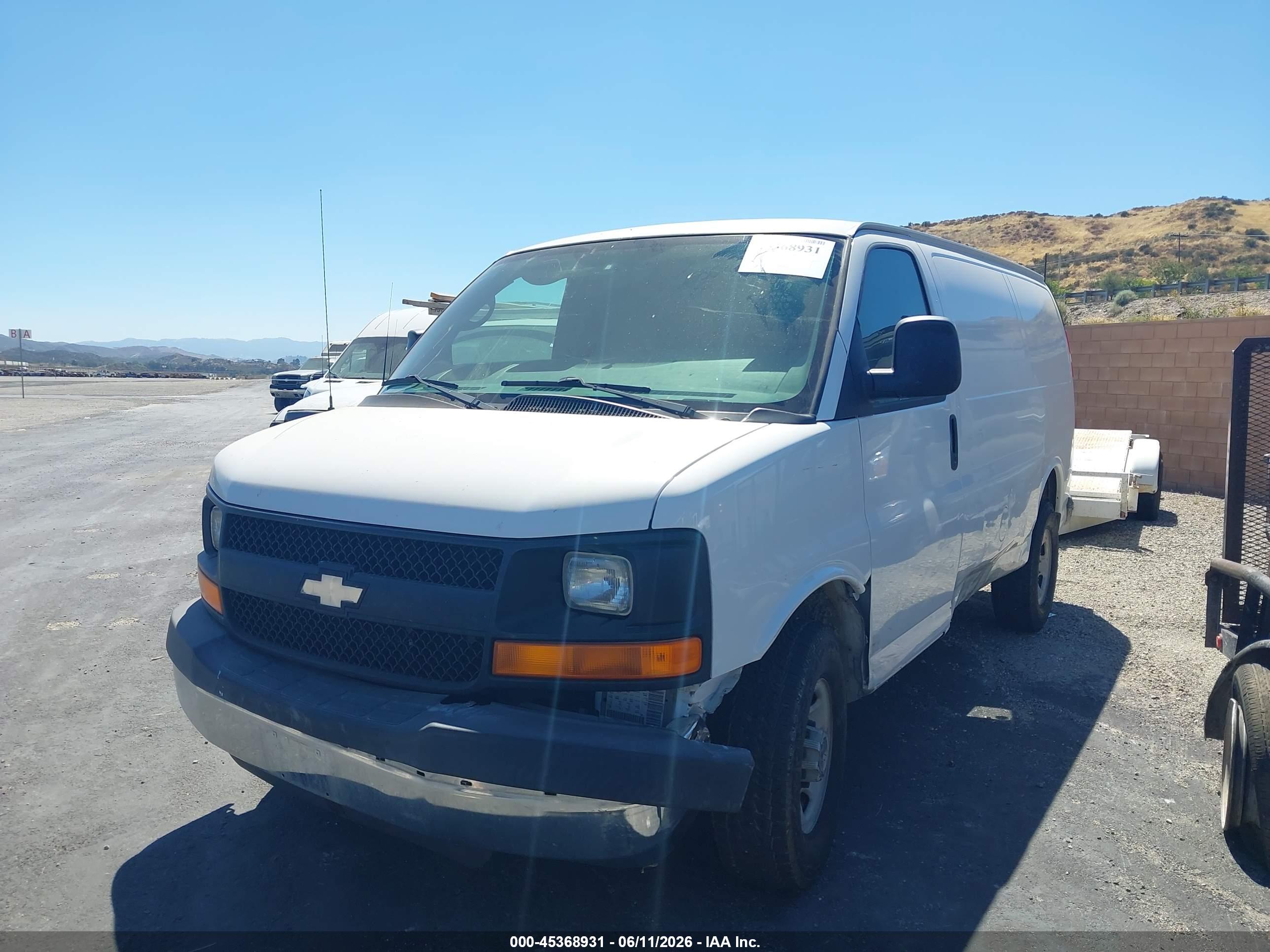 CHEVROLET EXPRESS image 2