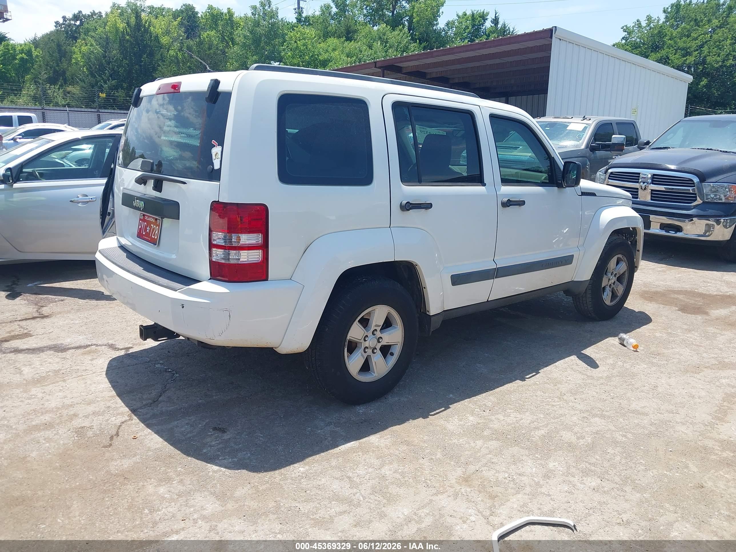 JEEP LIBERTY image 4